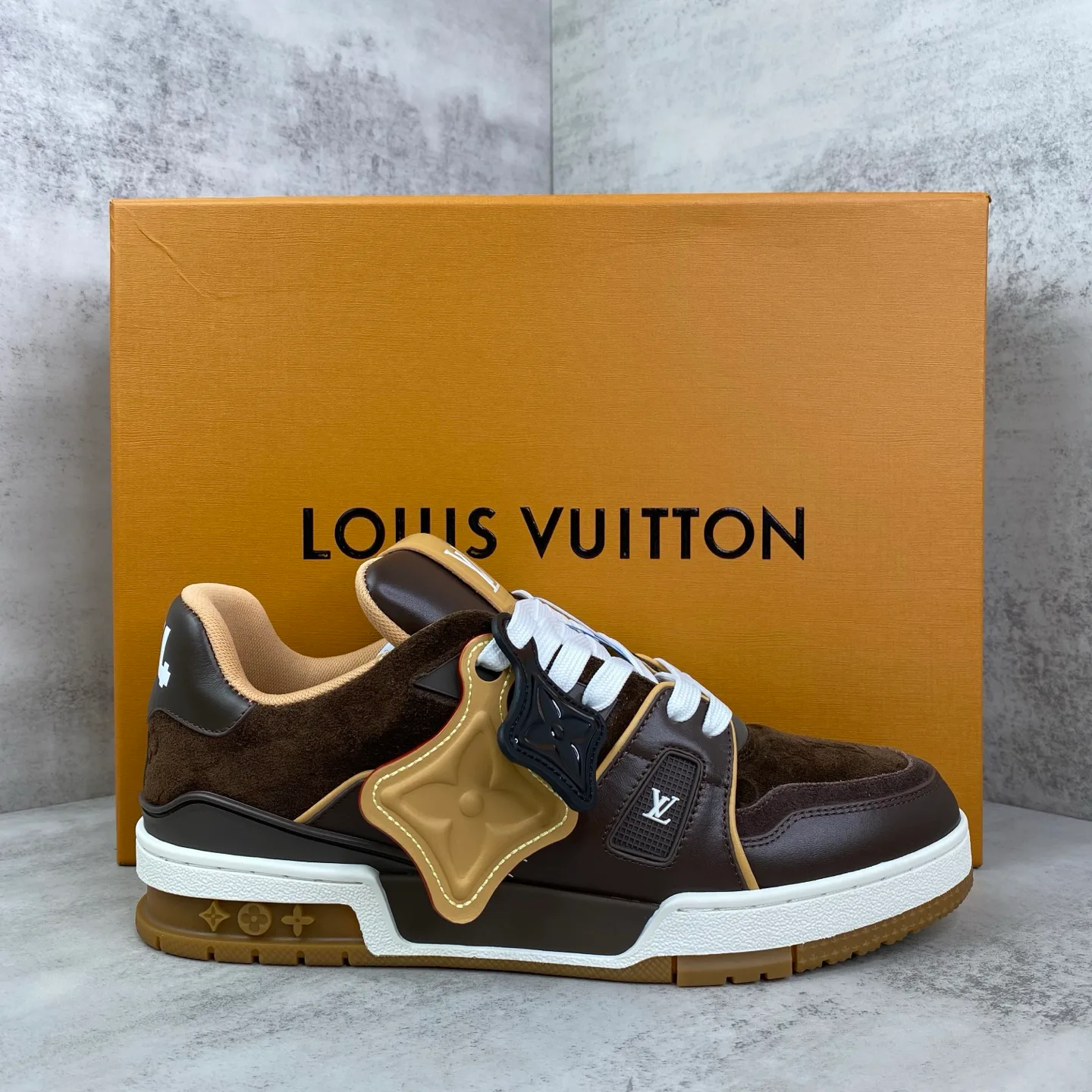 Women's Sneakers LOUIS VUITTON 18535716
