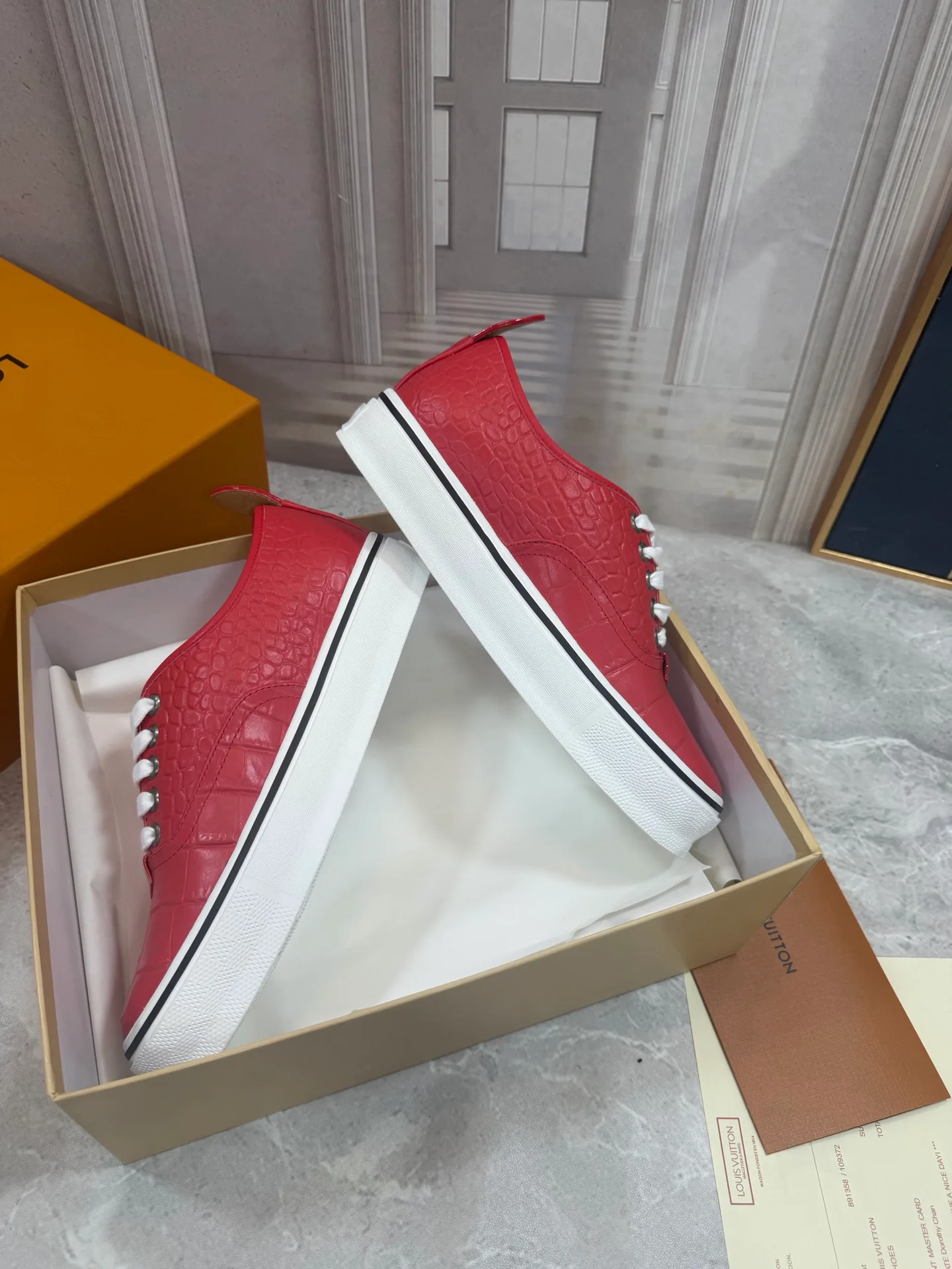 Women's Sneakers LOUIS VUITTON 18190054