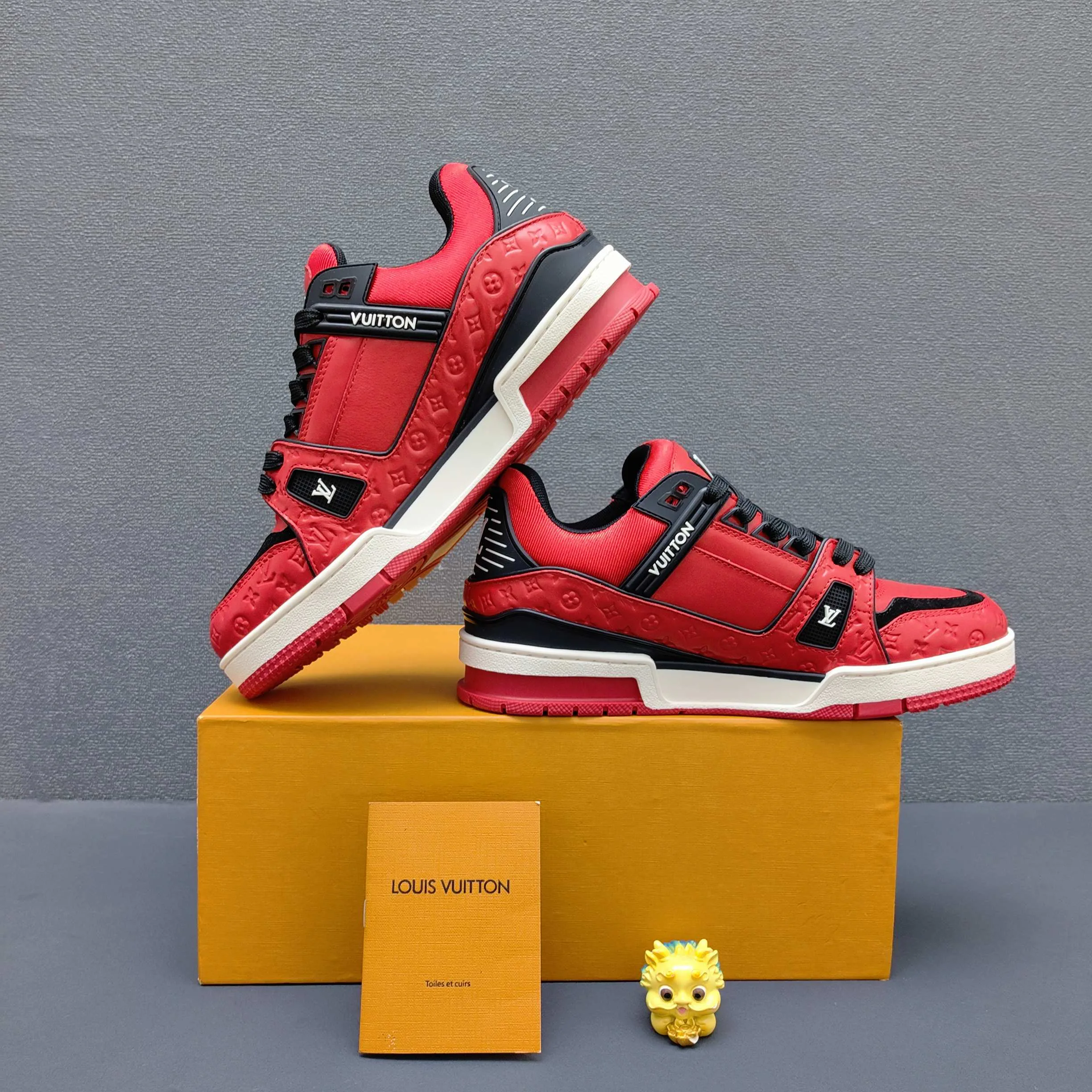 Women's Sneakers LOUIS VUITTON 17725109