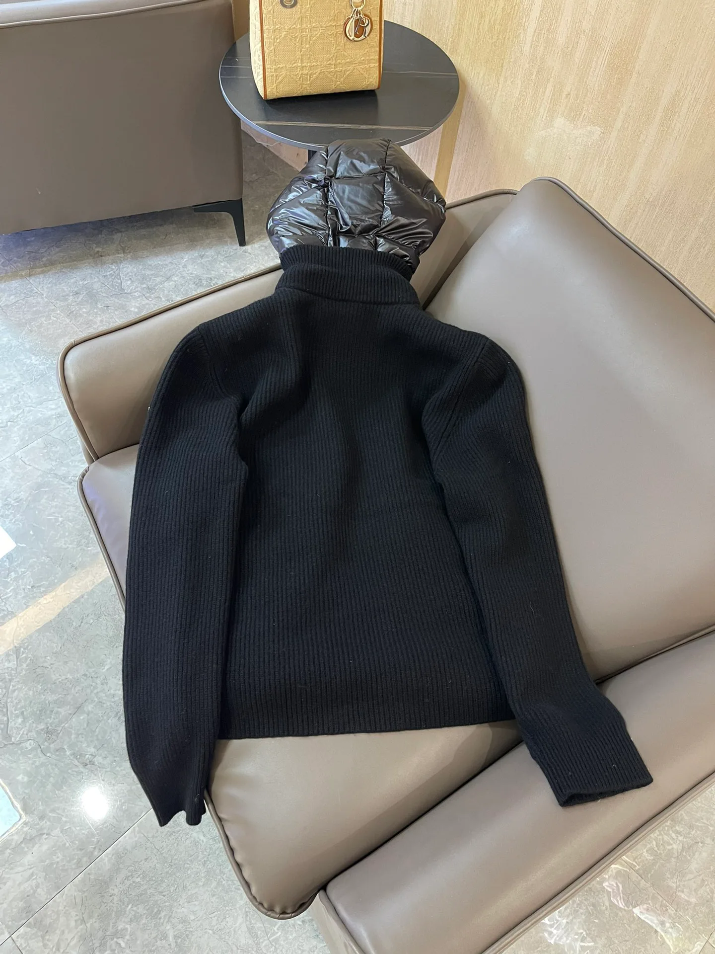 Women's Jackets And Down Jackets MONCLER 17886537