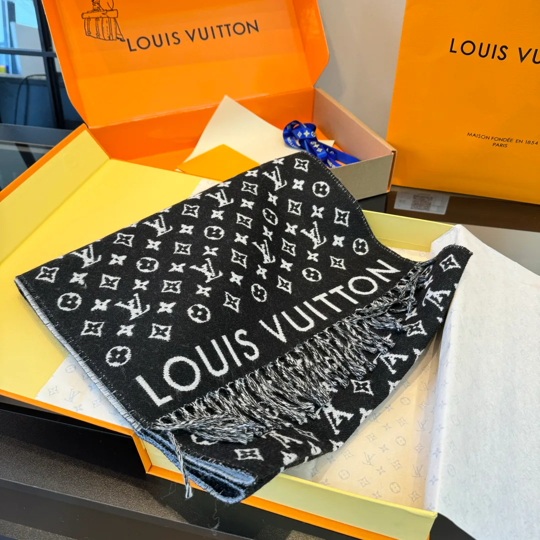 Scarves LOUIS VUITTON 18003240