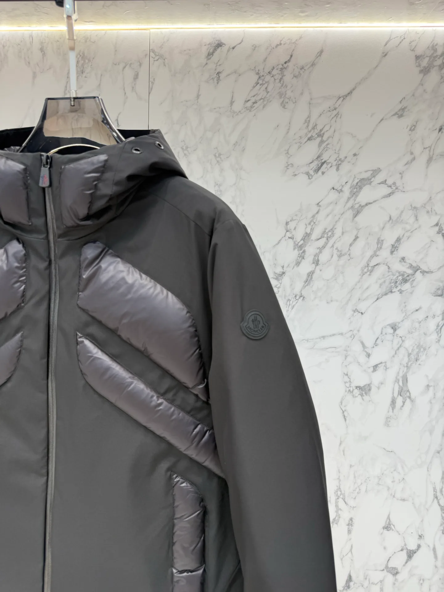 Men's Jackets And Down Jackets MONCLER 18047857