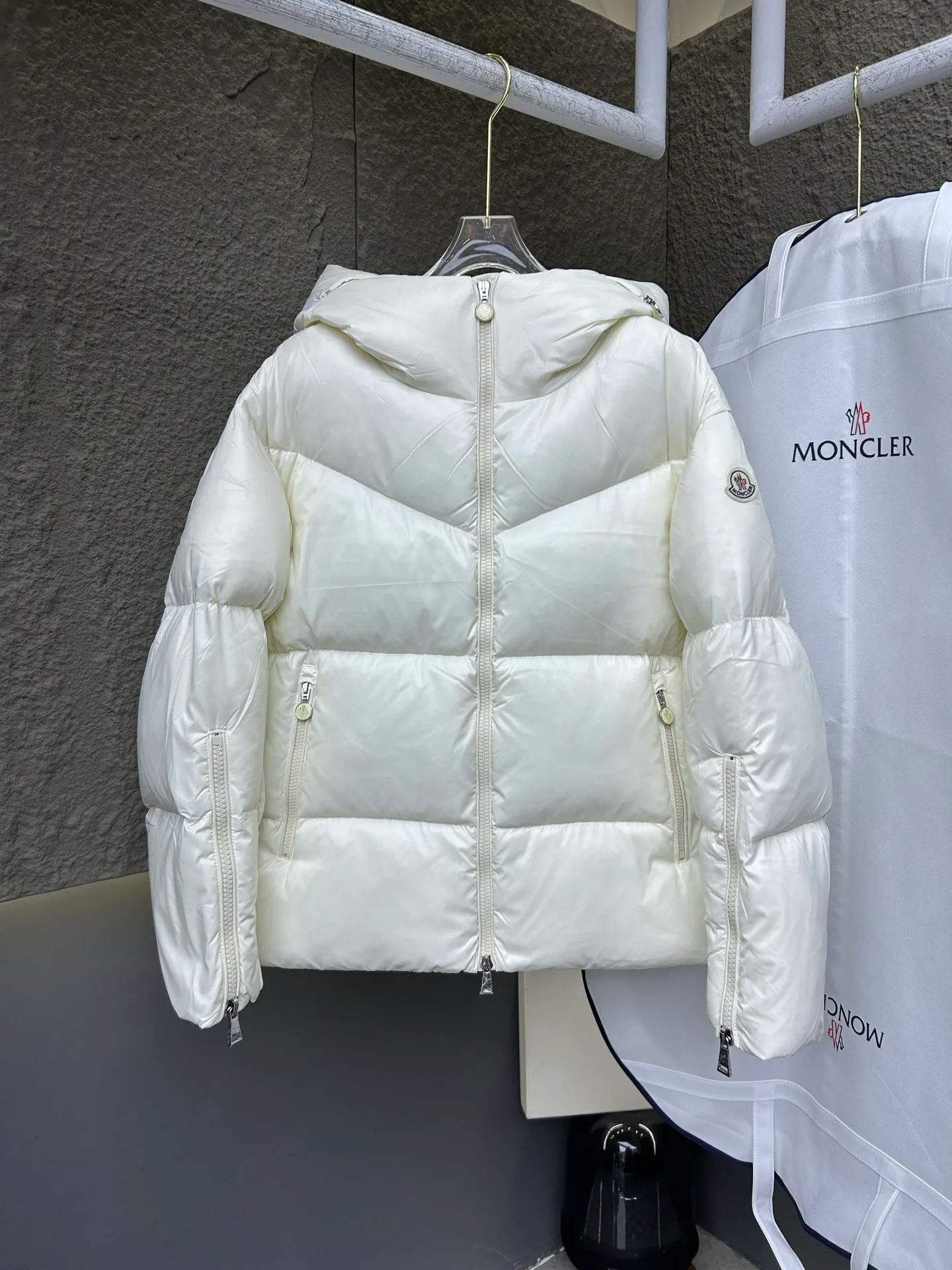 Women's Jackets And Down Jackets MONCLER 17964477