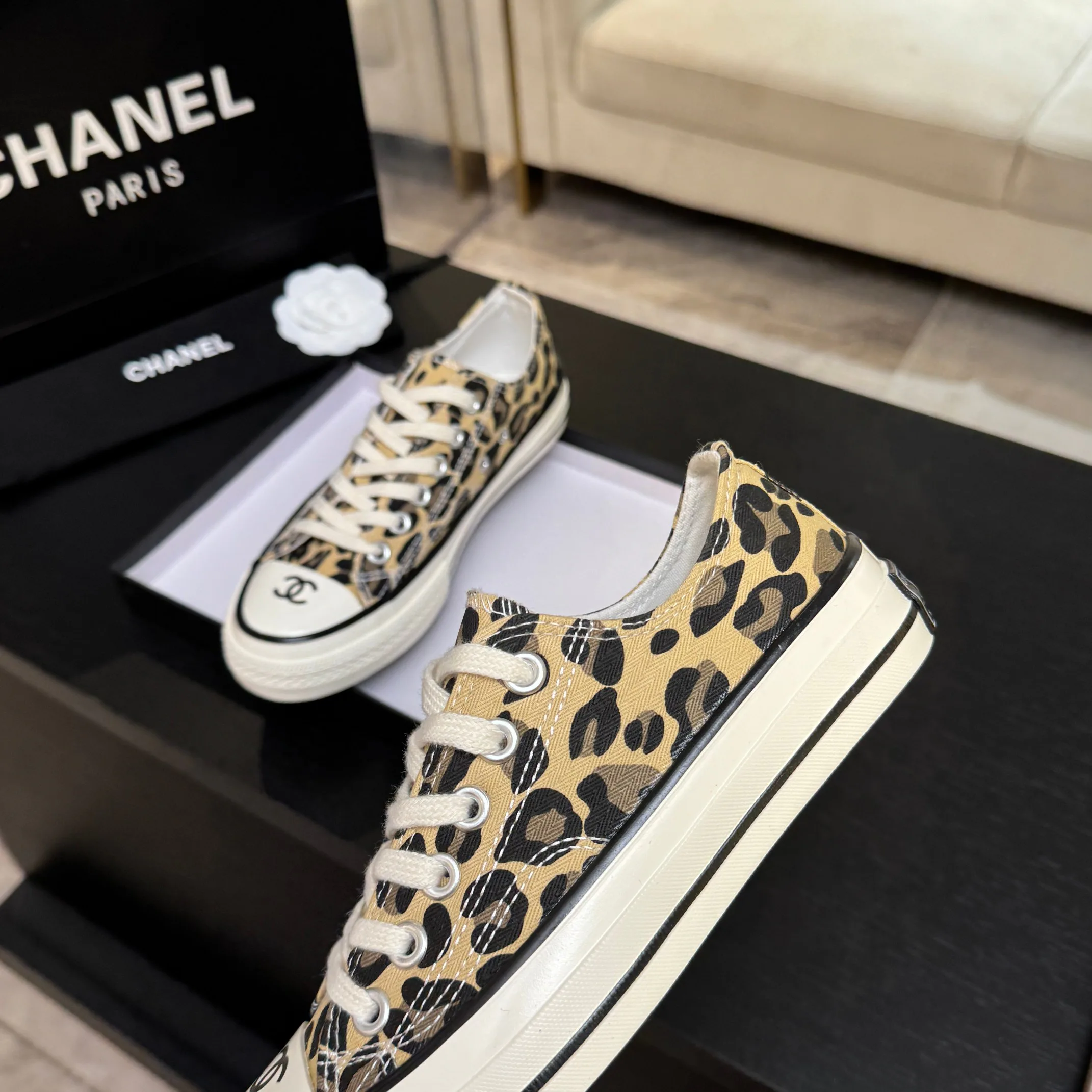 Women's Sneakers CHANEL 18062555
