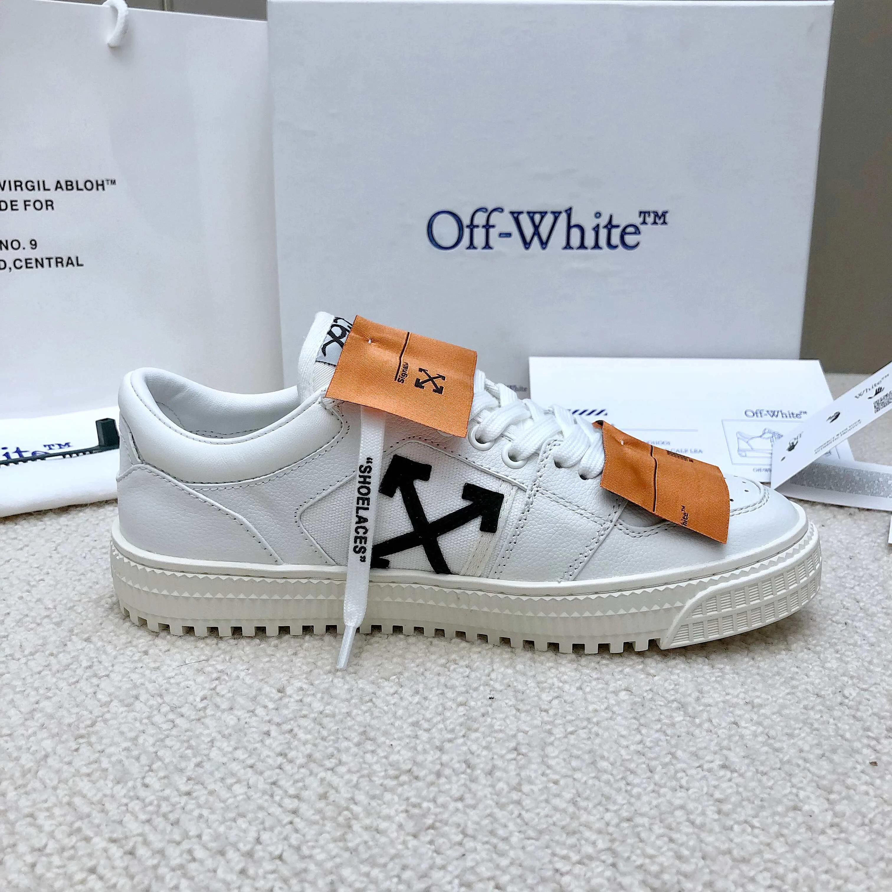 Women's Sneakers OFF-WHITE 18103213