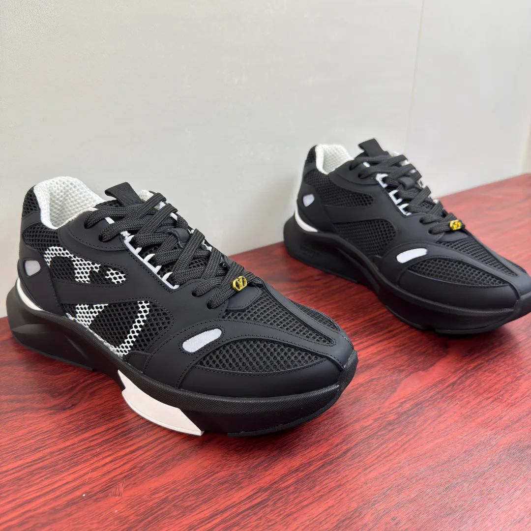 Men's Sneakers VALENTINO 17457773