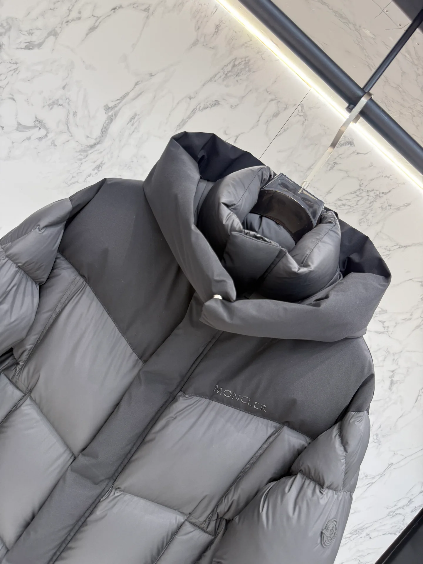 Men's Jackets And Down Jackets MONCLER 17886136