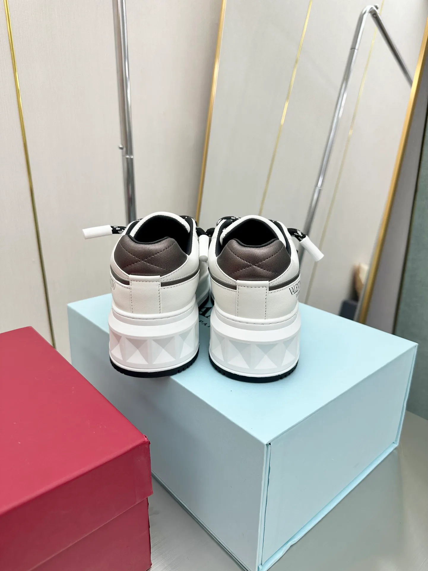 Women's Sneakers VALENTINO 17955024