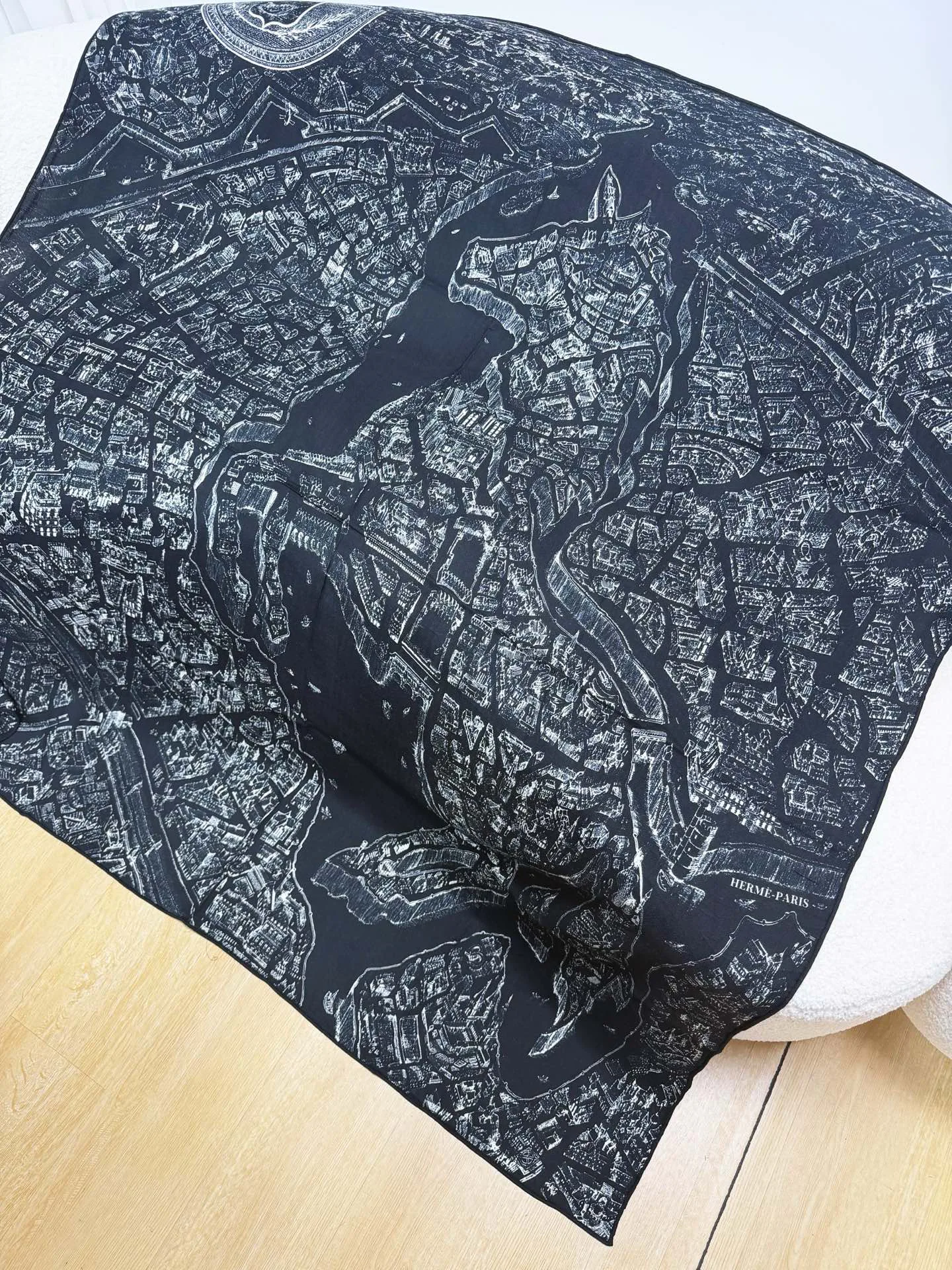 Silk Scarves HERMES 18222452
