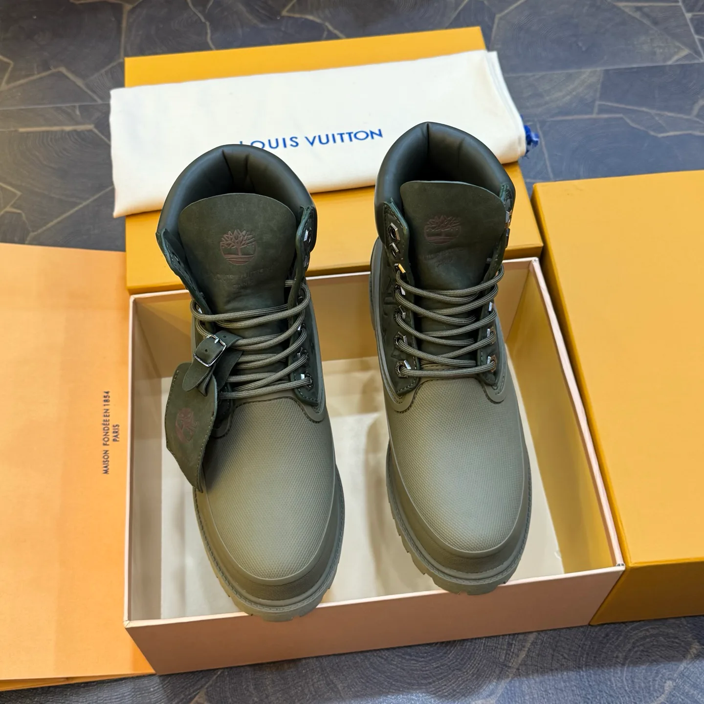 Men's Ankle Boots LOUIS VUITTON 18267073