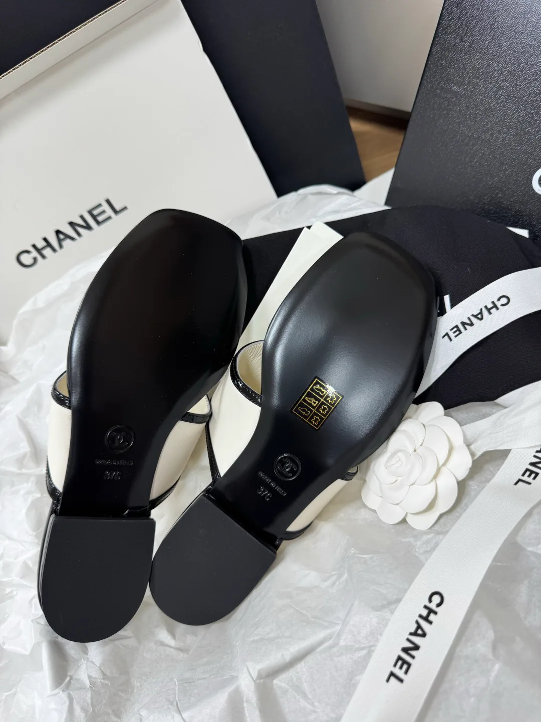 Women's Flip-Flops CHANEL 17860411