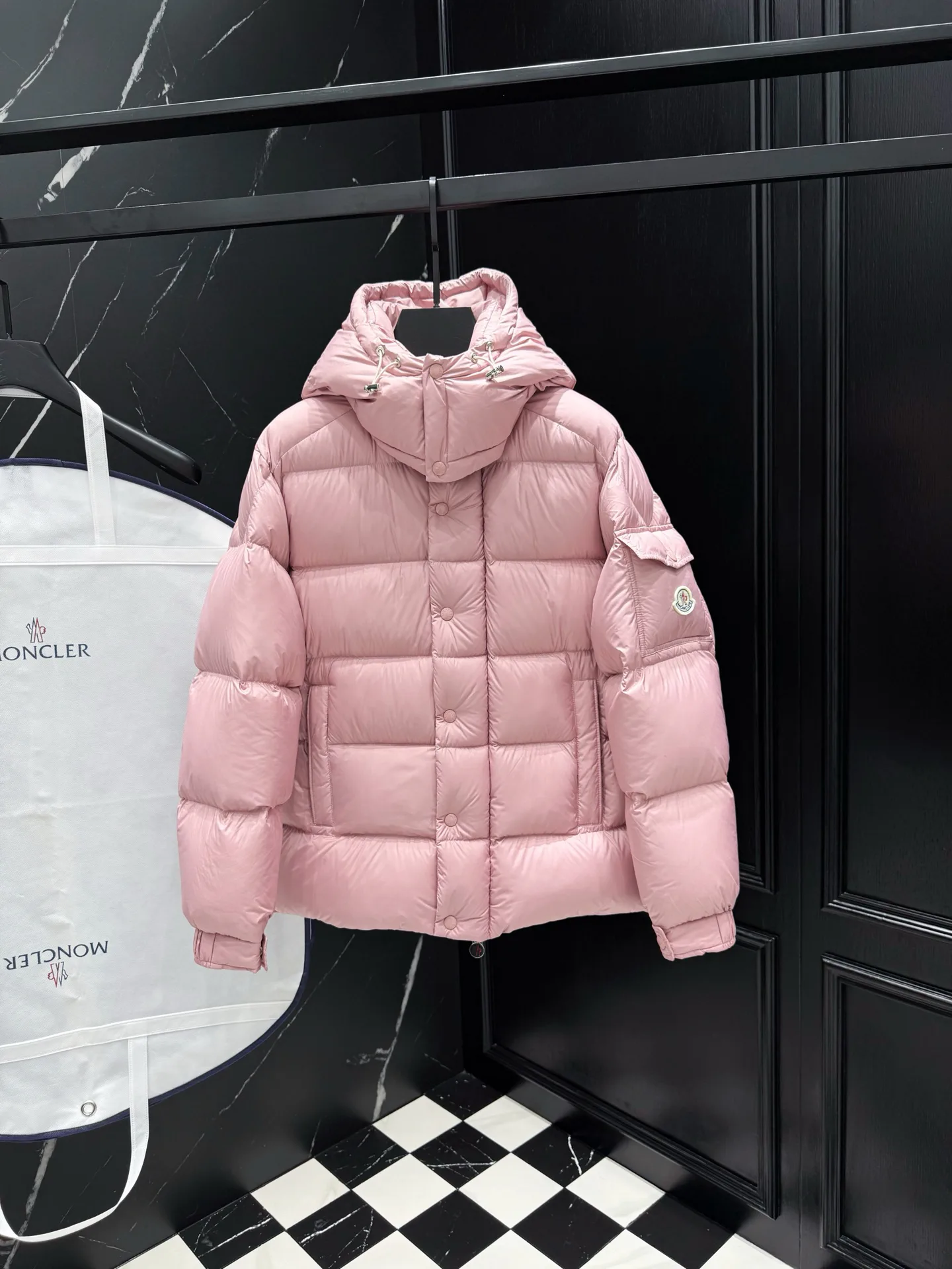 Women's Jackets And Down Jackets MONCLER 18035671