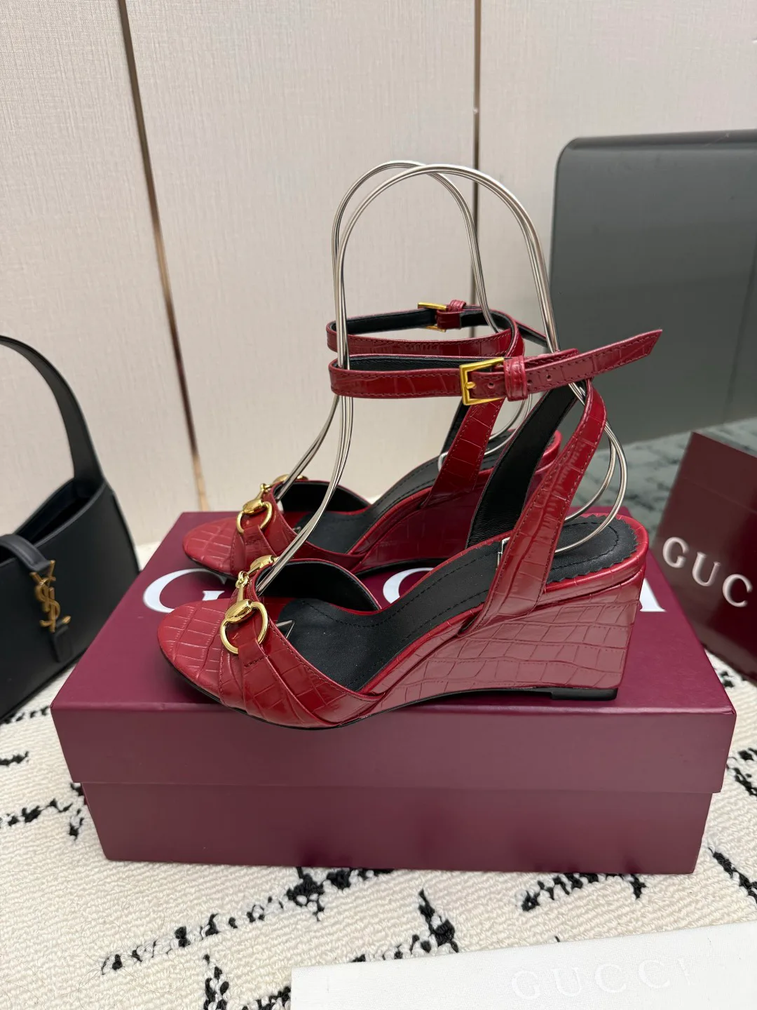 Women's Open-Toe Sandals GUCCI 18049071
