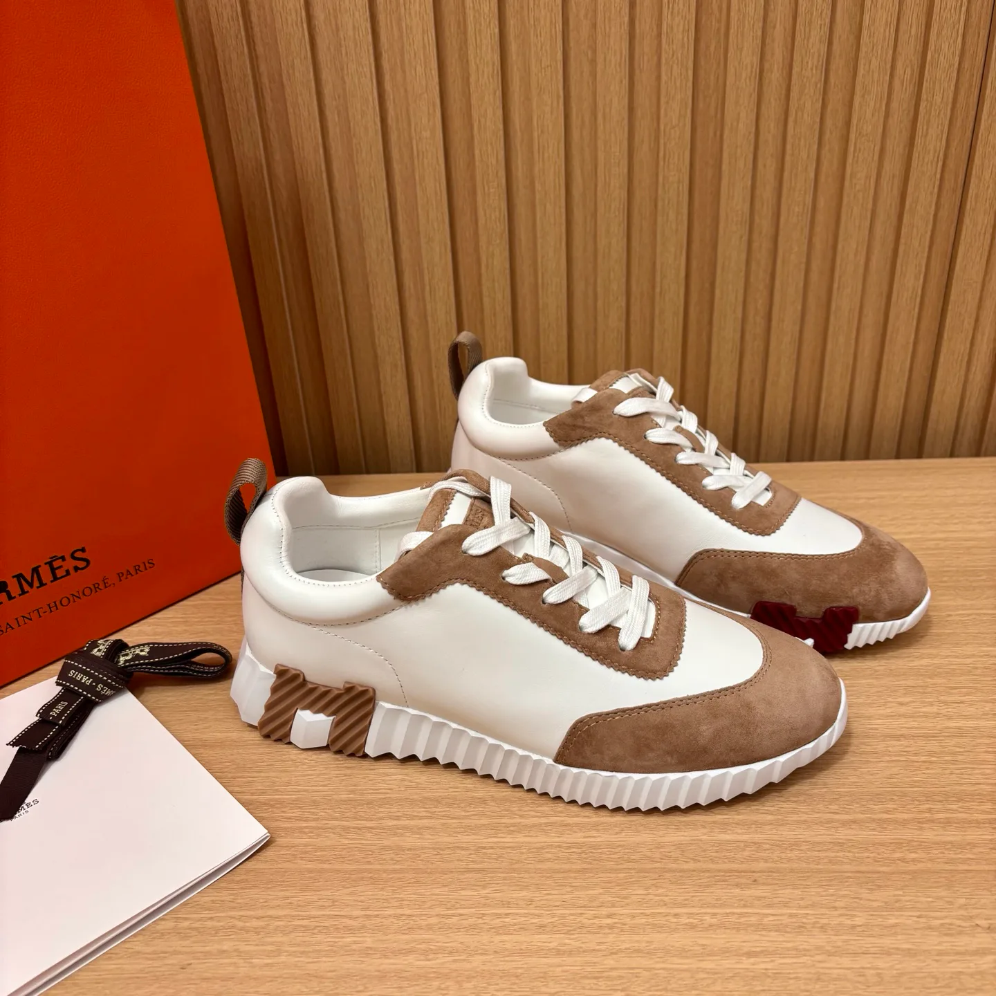 Women's Sneakers LOUIS VUITTON 18438925