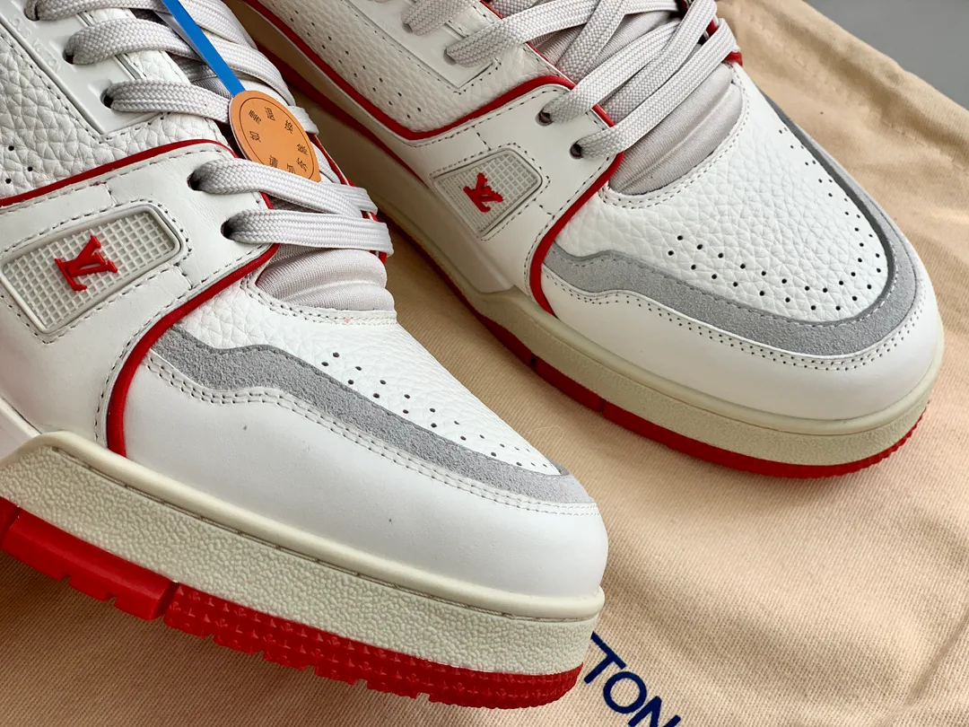 Women's Sneakers LOUIS VUITTON 18014142