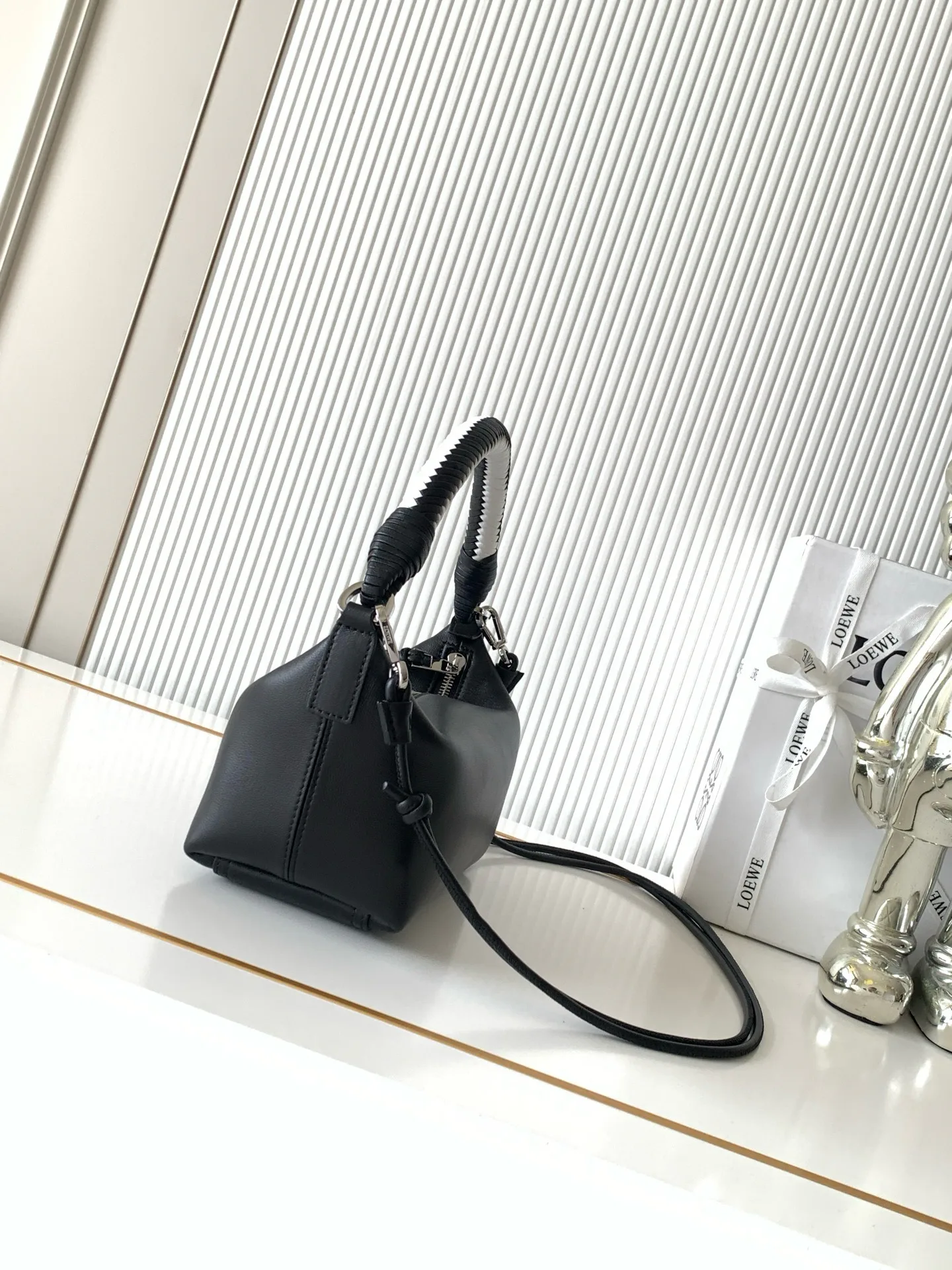 Women's Classic Handbags LOEWE 18378676