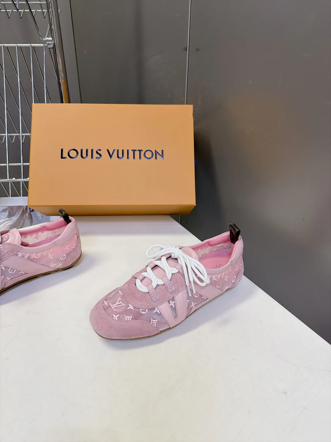Women's Sneakers LOUIS VUITTON 18005463