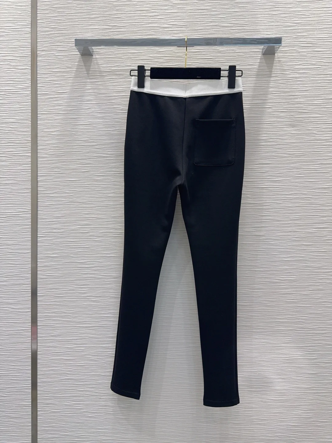 Women's Trousers CHANEL 18137936