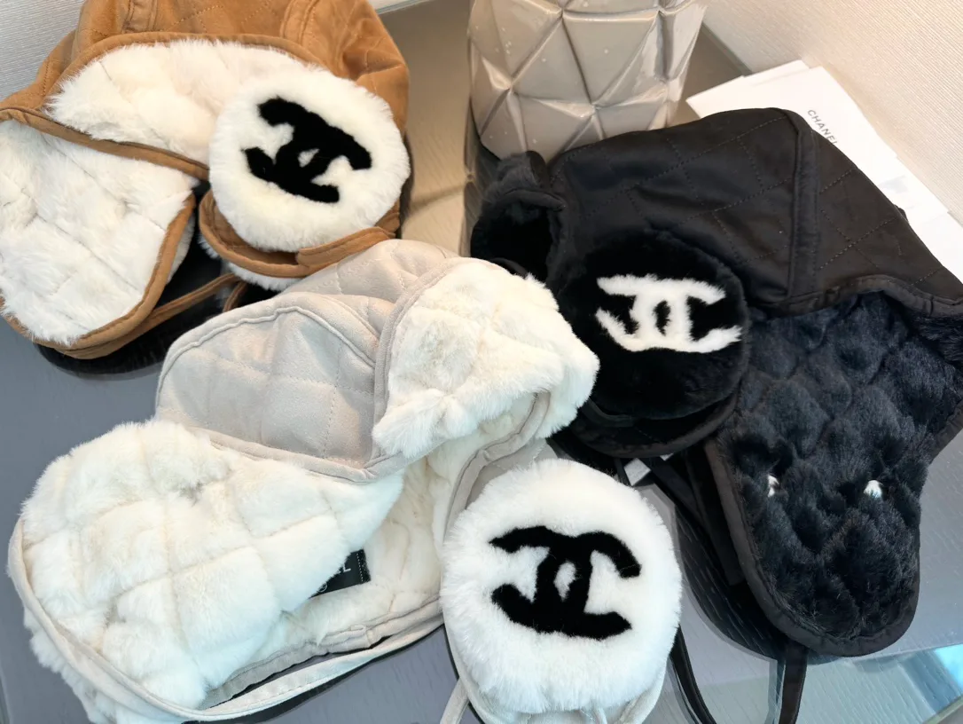 Hats CHANEL 18347637