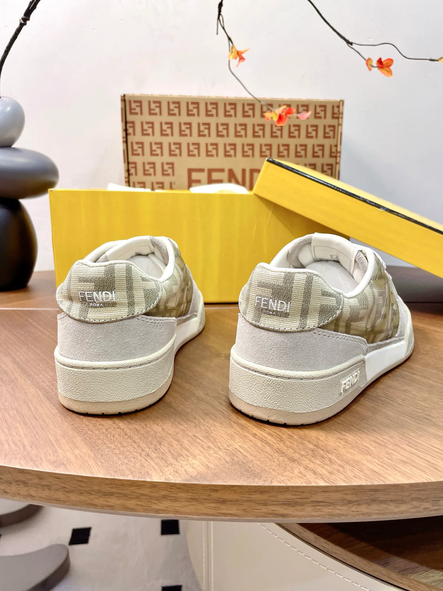 Women's Sneakers FENDI 17957352