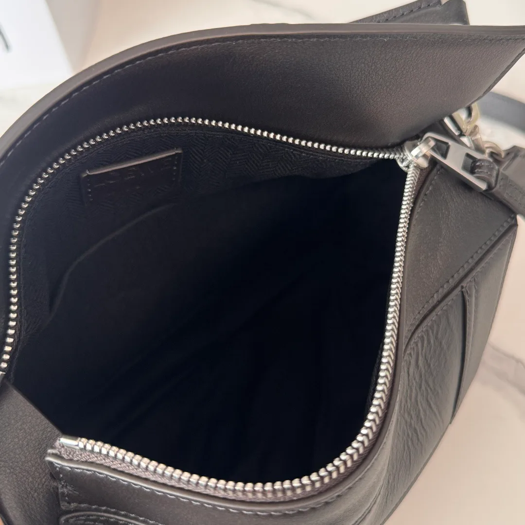 Women's Classic Handbags LOEWE 18004237