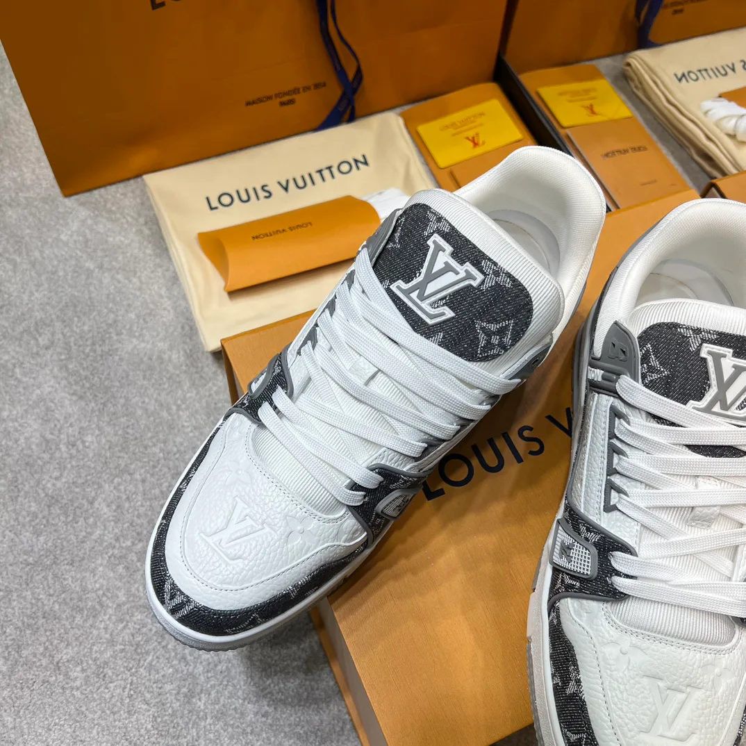Women's Sneakers LOUIS VUITTON 18121614