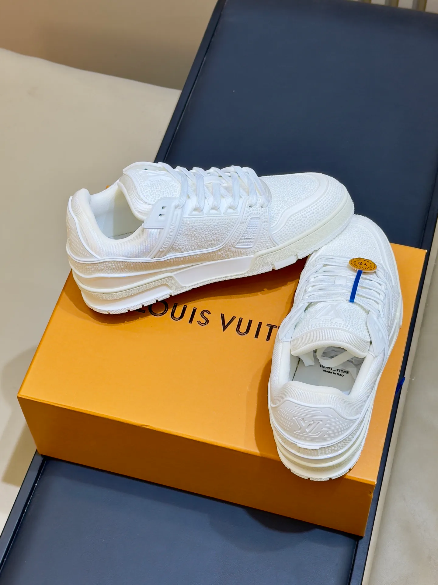 Women's Sneakers LOUIS VUITTON 18073560
