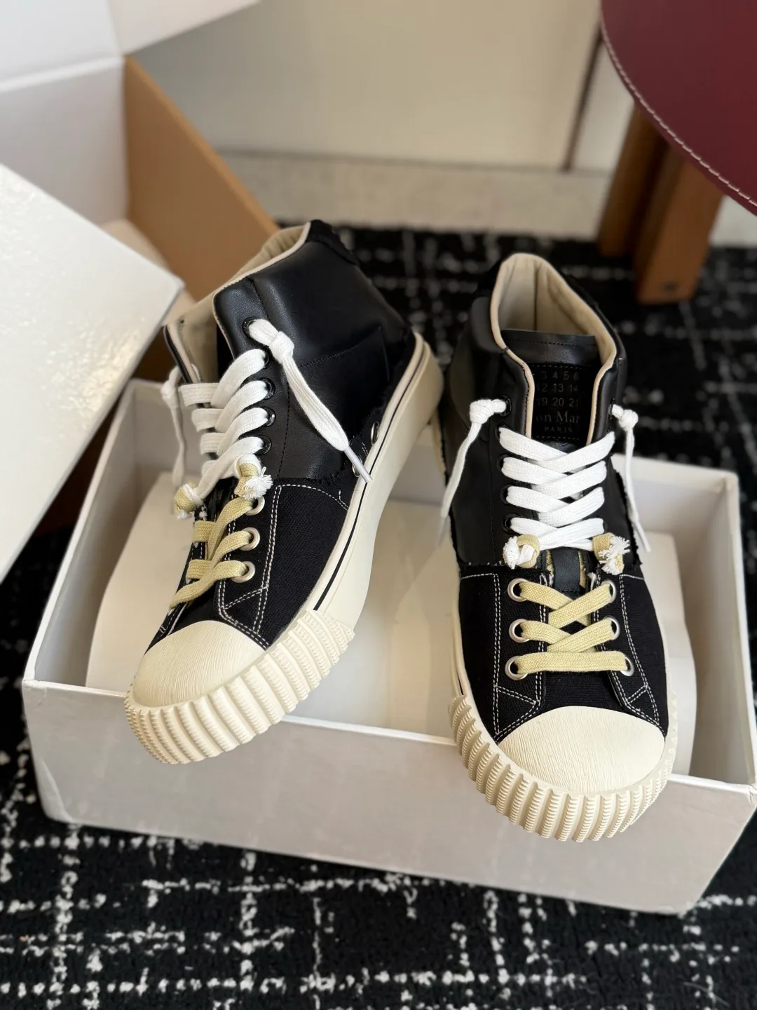 Women's Sneakers MAISON MARGIELA 17802572