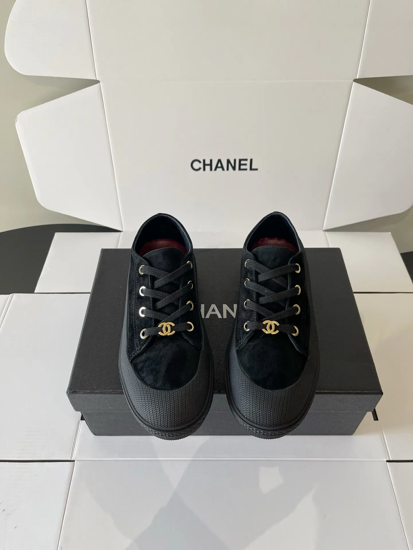 Women's Sneakers CHANEL 18437965