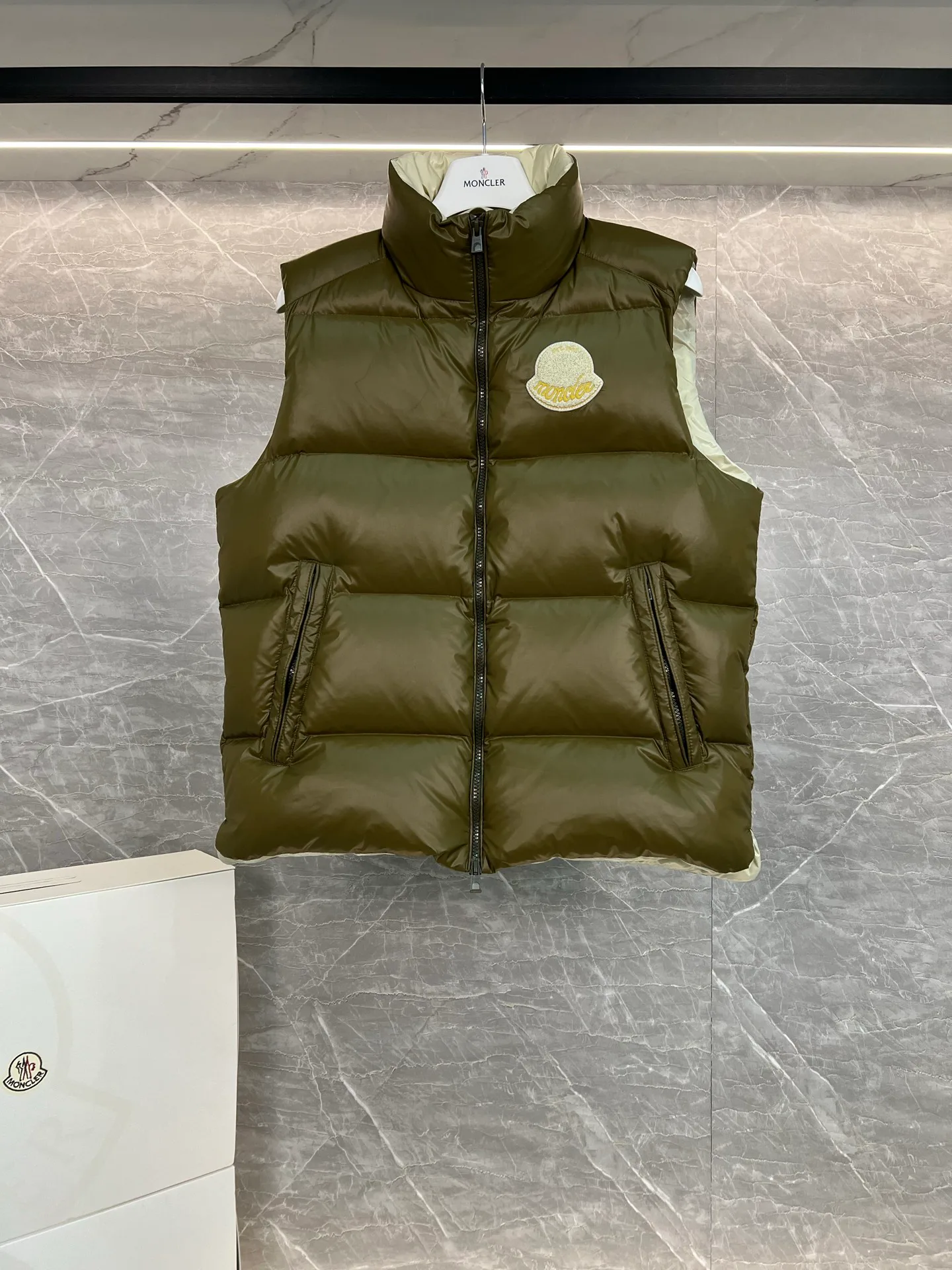 Жилеты Мужские Moncler 18599856
