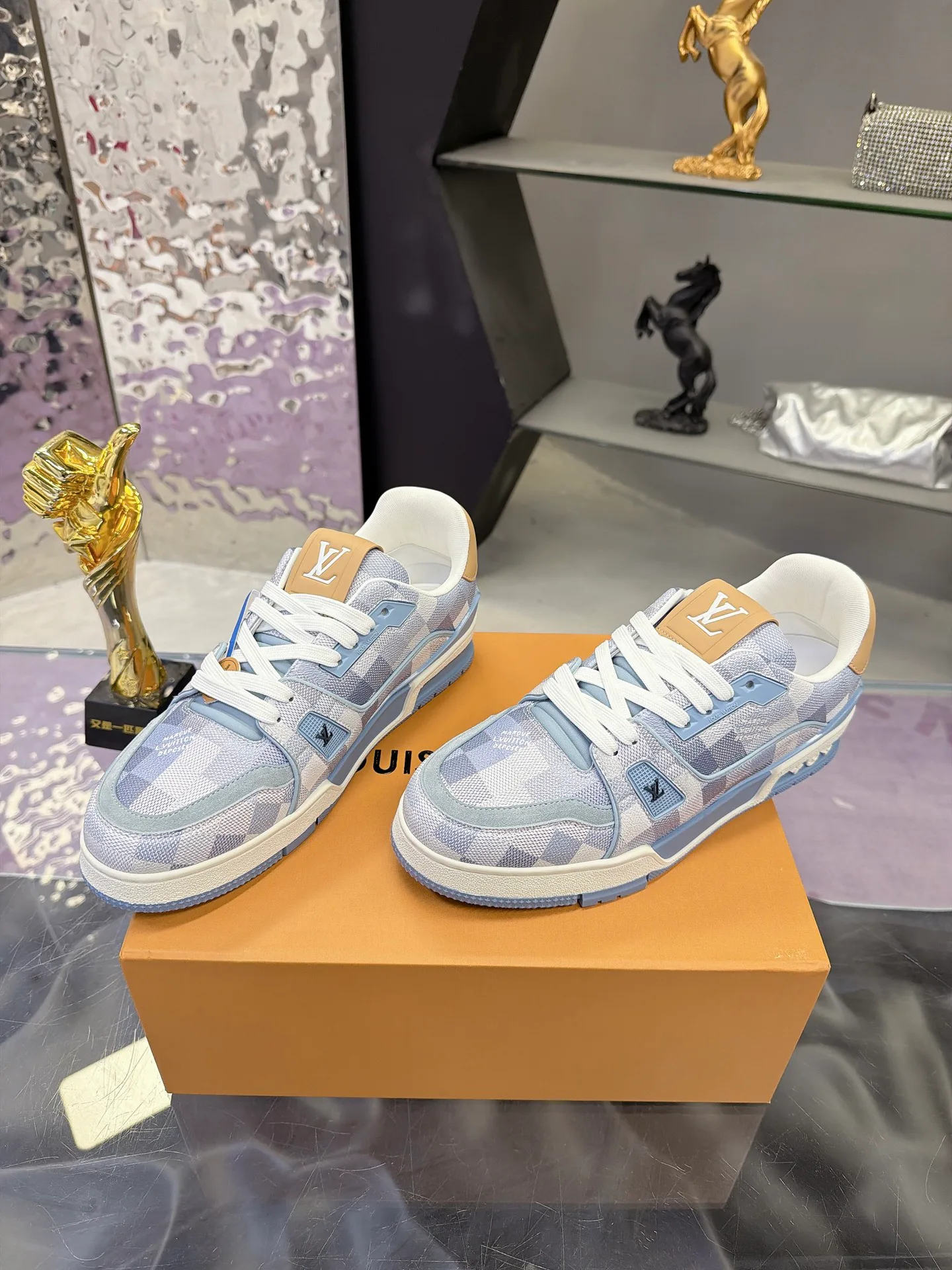 Women's Sneakers LOUIS VUITTON 18104018