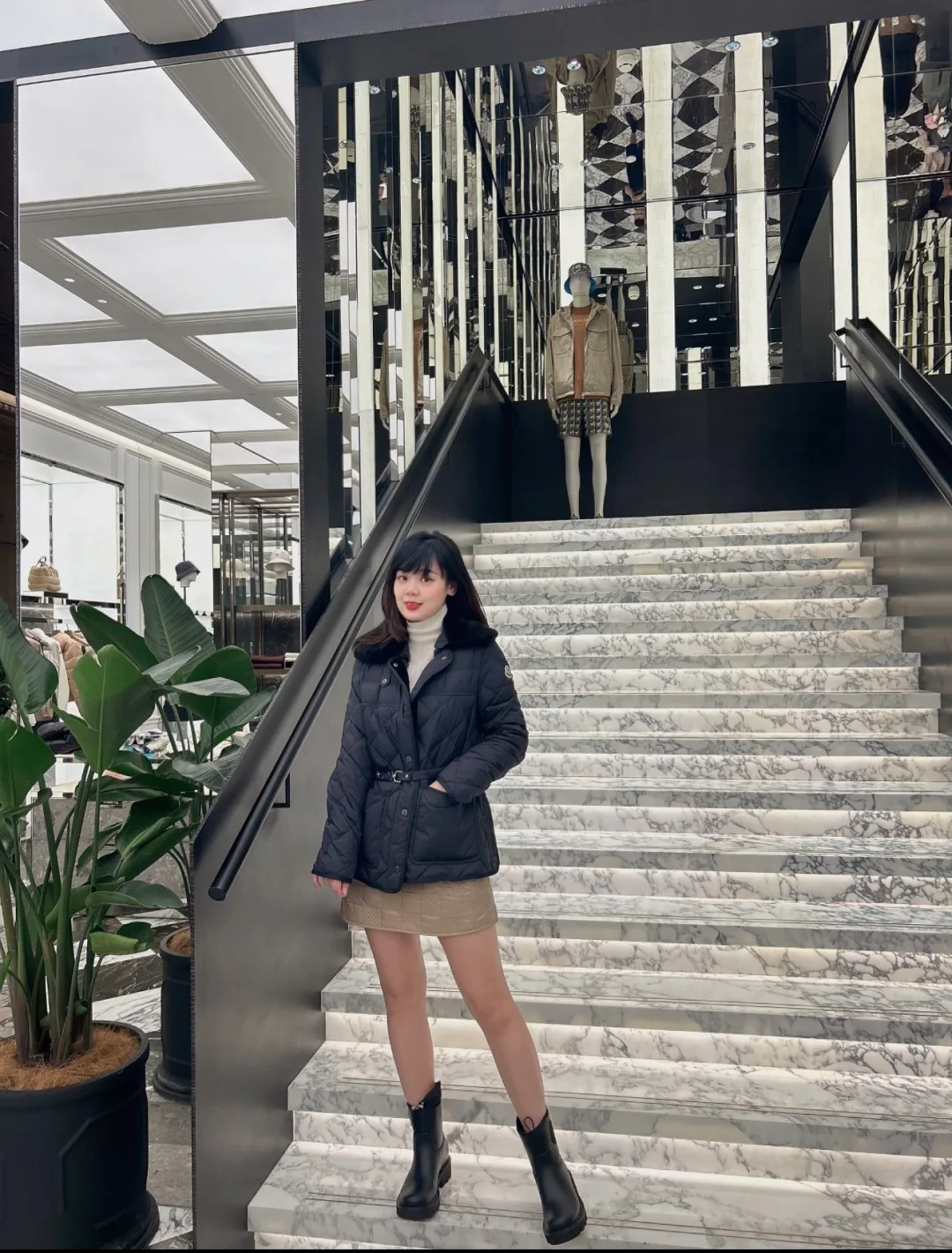 Women's Jackets And Down Jackets MONCLER 18111362
