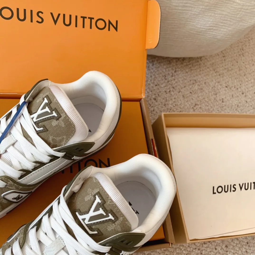 Кроссовки Женские Louis Vuitton 18625656