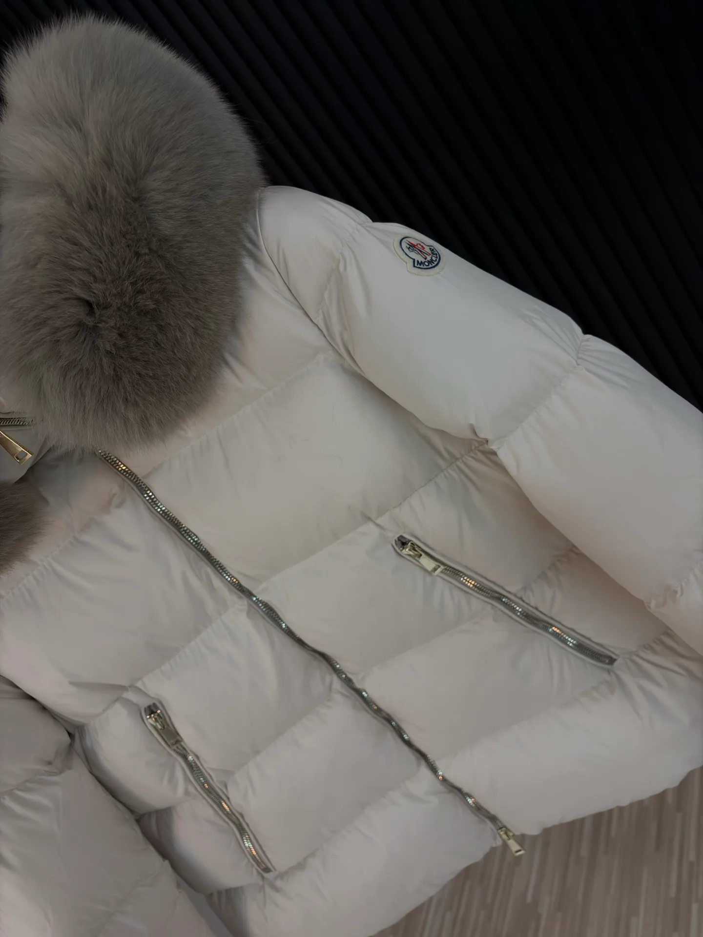 Women's Jackets And Down Jackets MONCLER 18188672