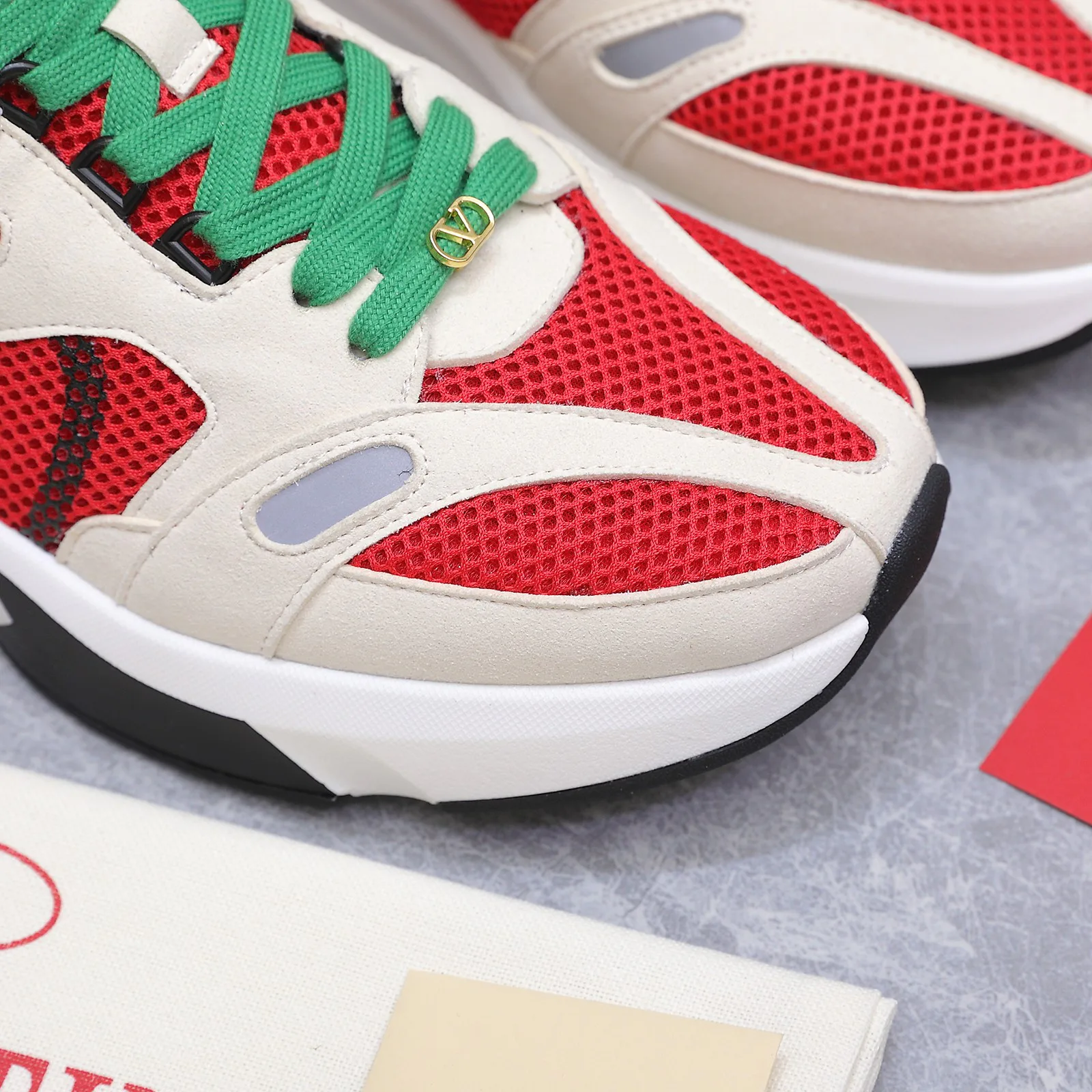 Men's Sneakers VALENTINO 17604593
