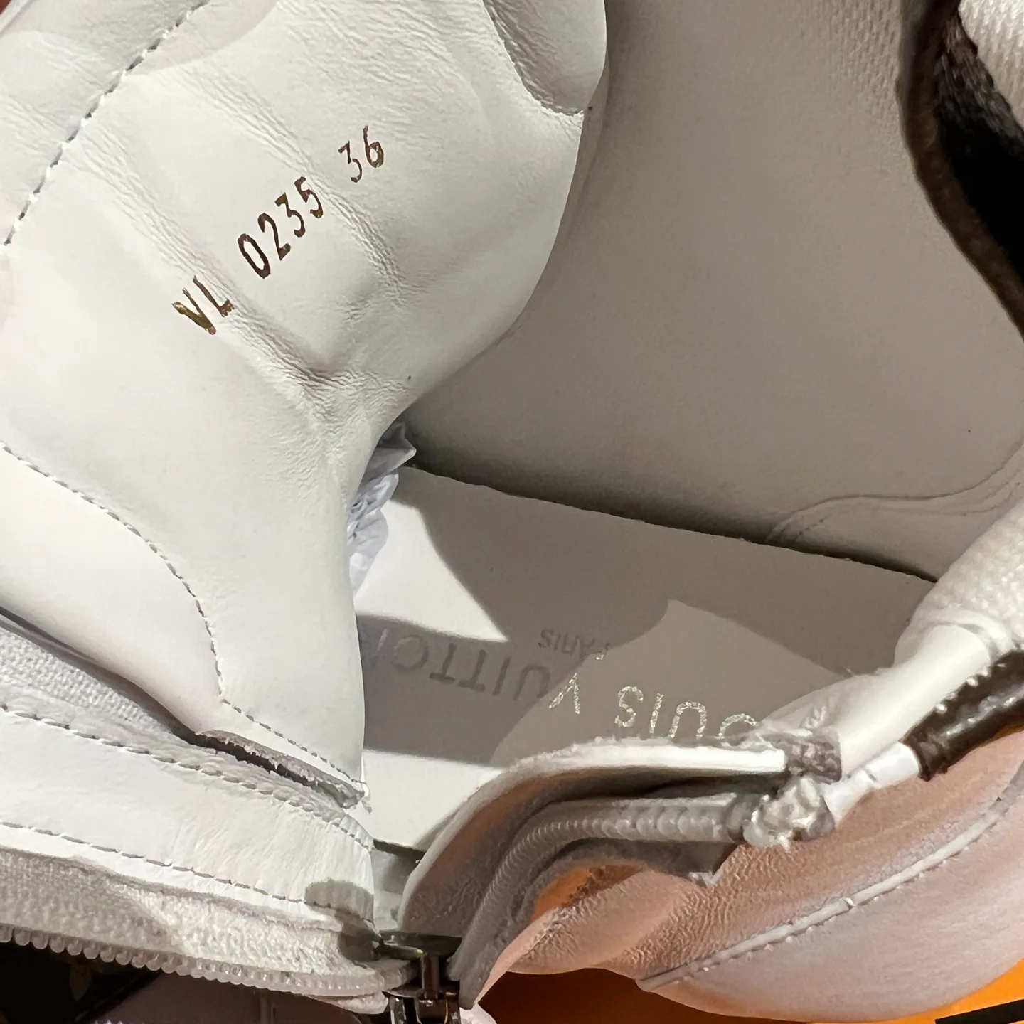 Women's Sneakers LOUIS VUITTON 18194173