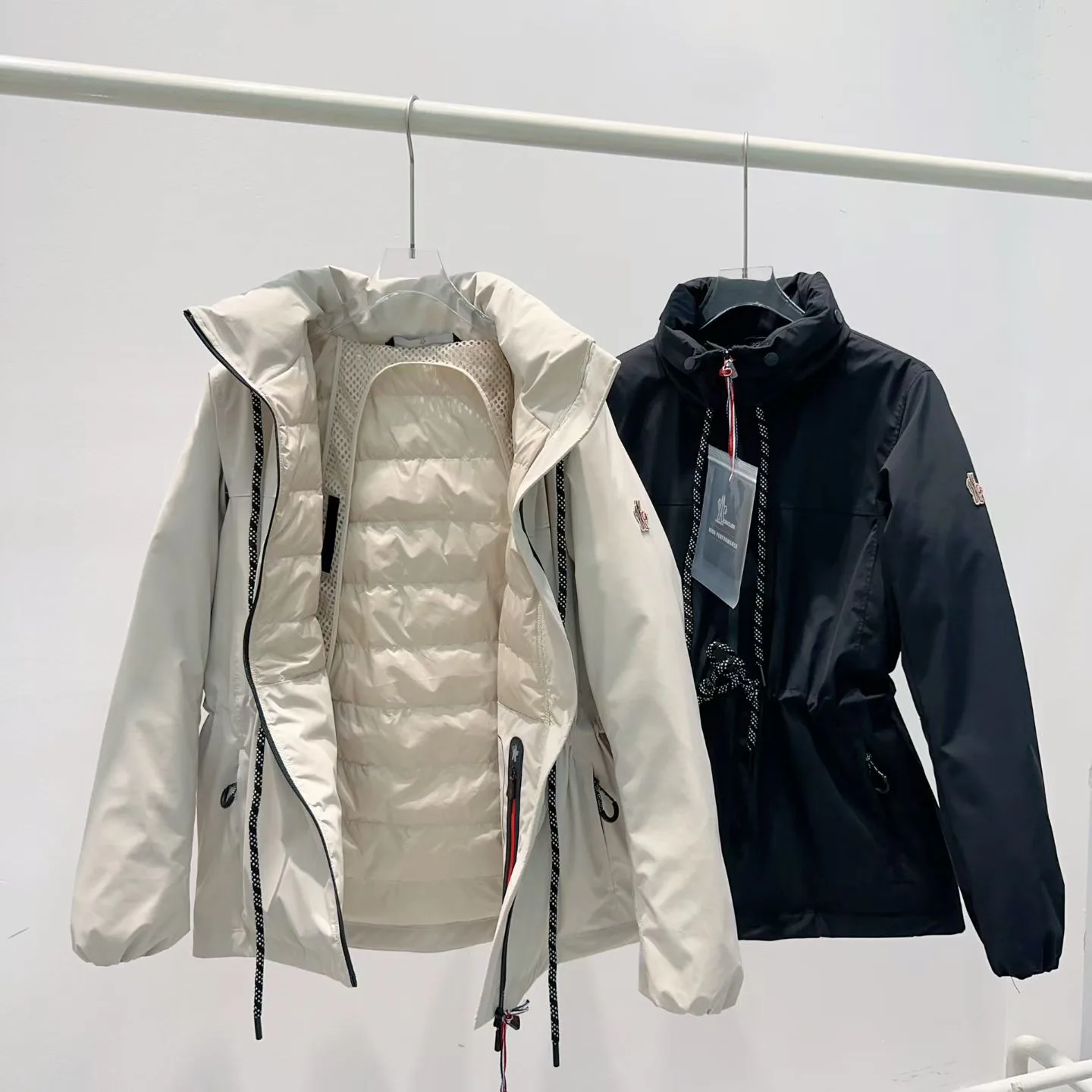 Women's Jackets And Down Jackets MONCLER 18374113