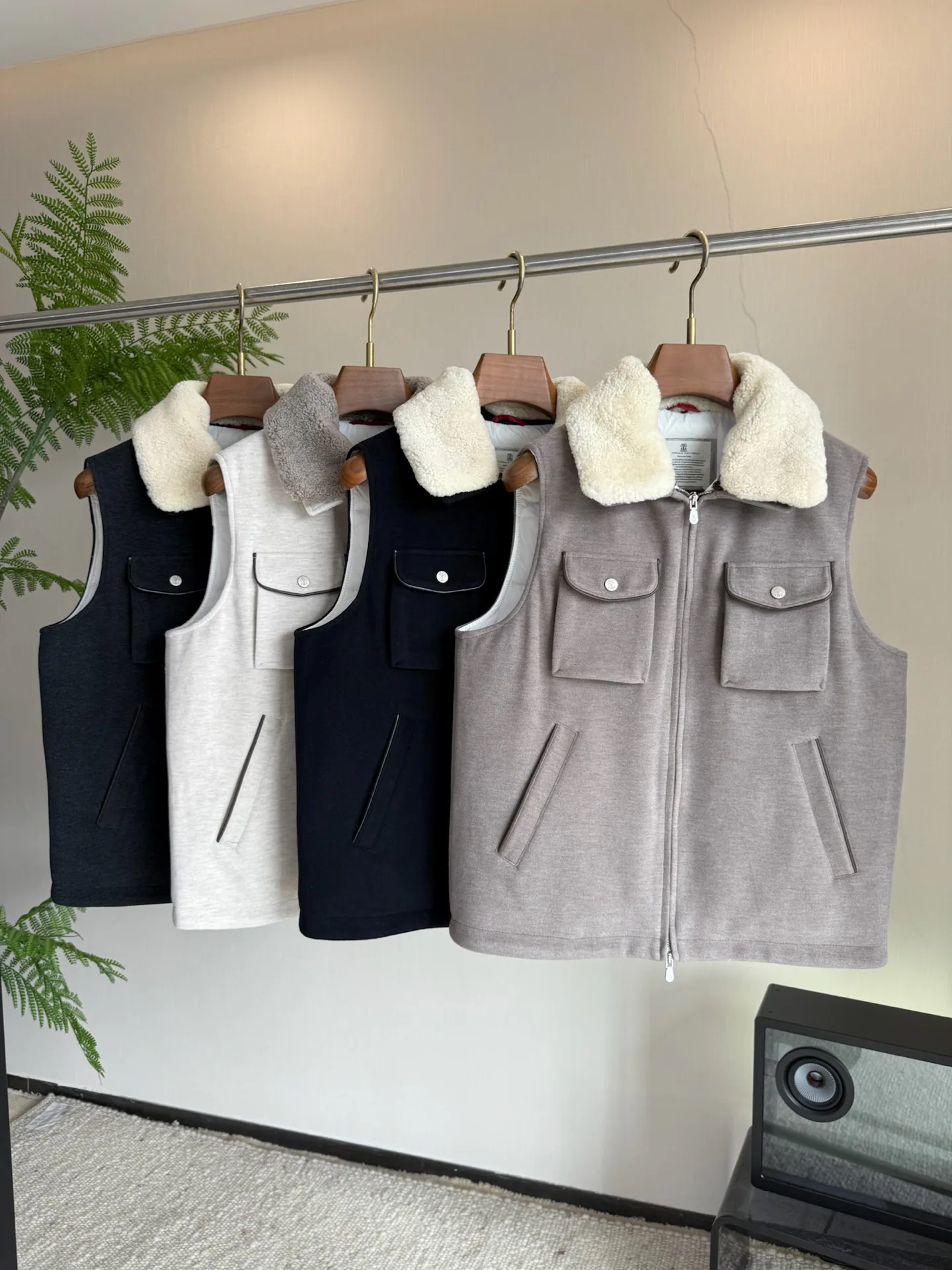 Жилеты Мужские Brunello Cucinelli 18569849