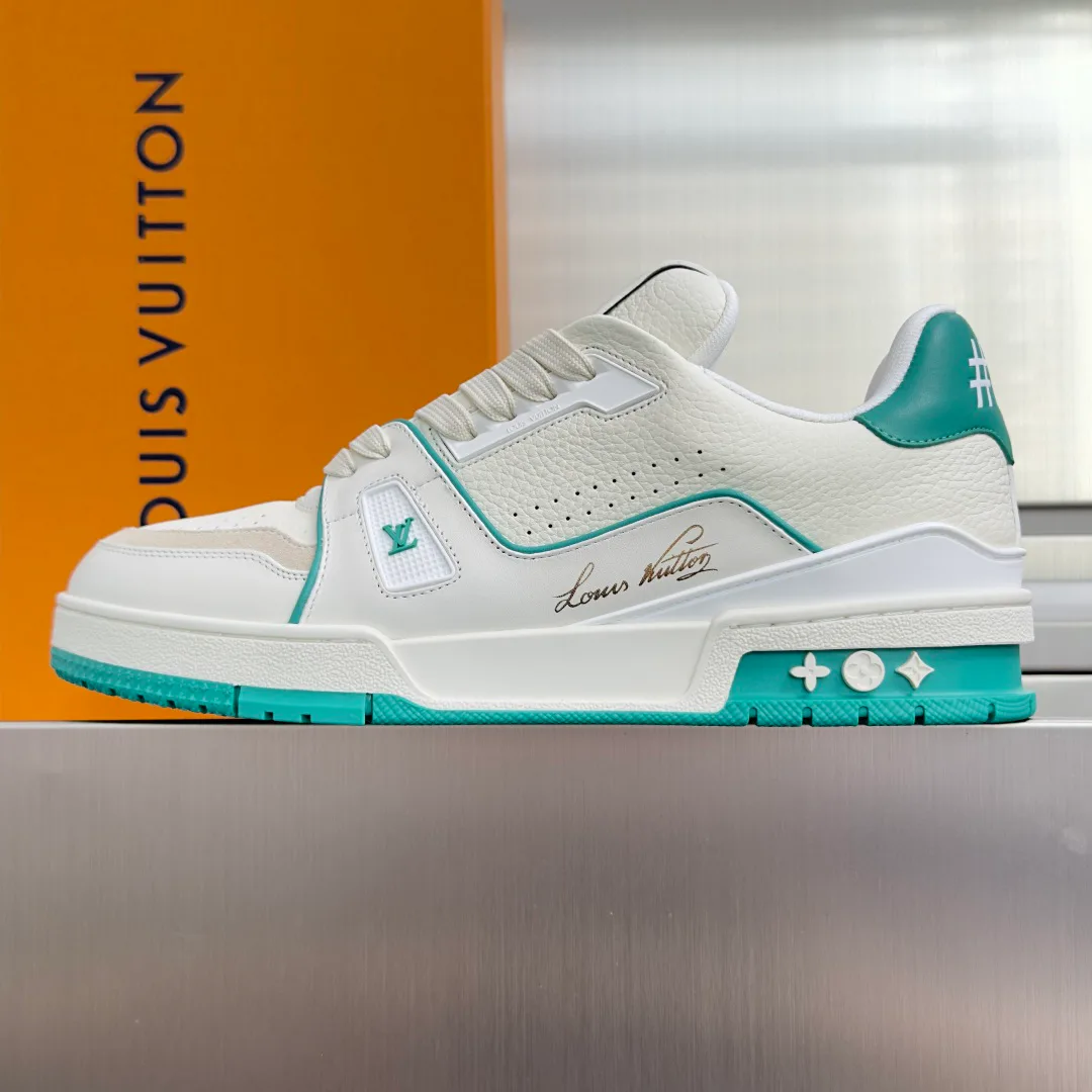 Women's Sneakers LOUIS VUITTON 17415477