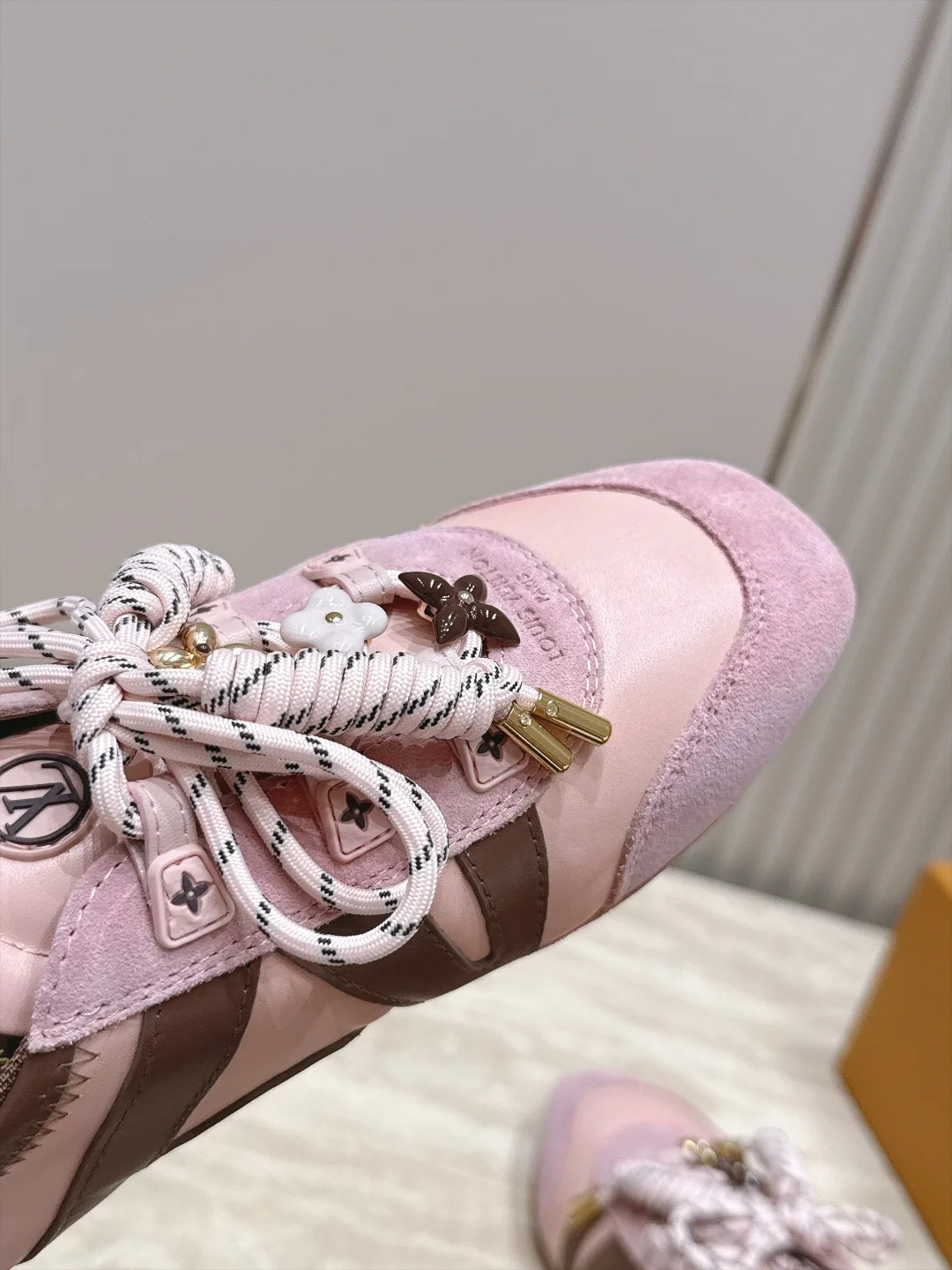 Women's Sneakers LOUIS VUITTON 18091987