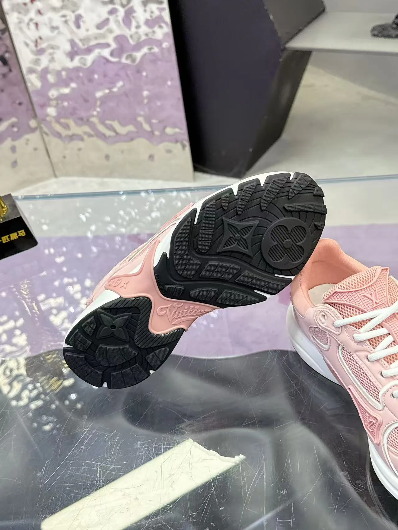 Women's Sneakers LOUIS VUITTON 17530425