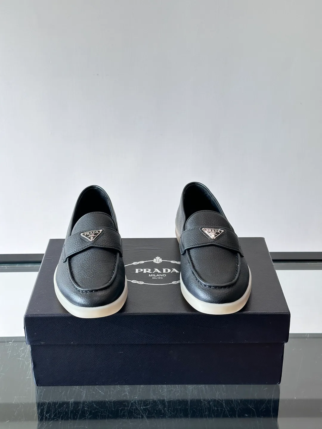 Men's Loafers And Dress Shoes PRADA 18102307