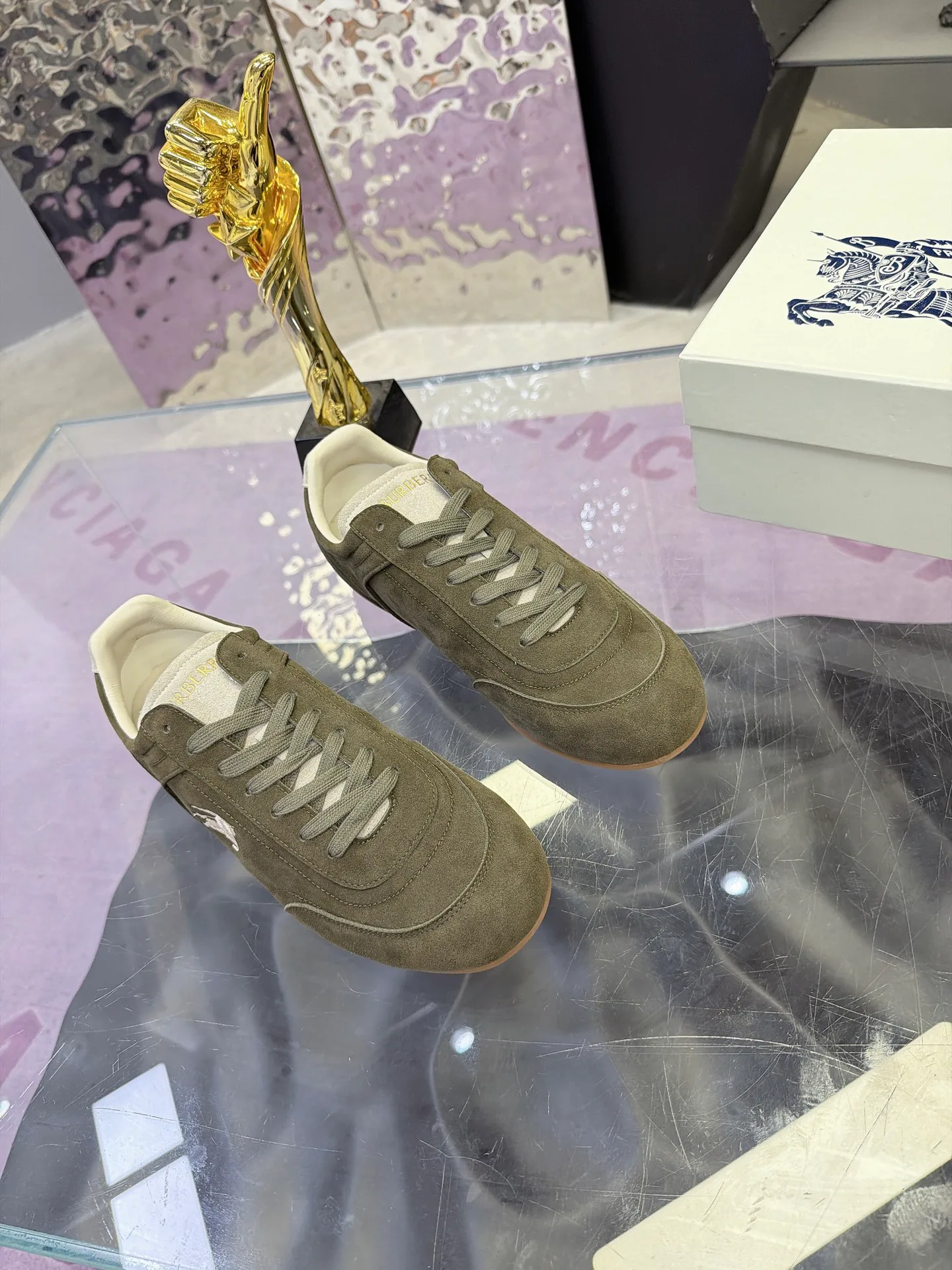 Women's Sneakers BURBERRY 18025575