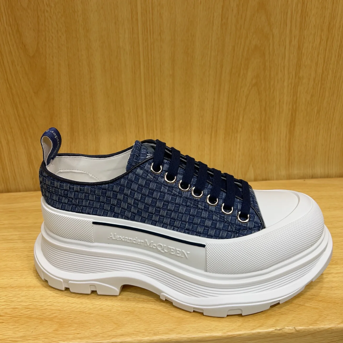 Women's Sneakers ALEXANDER MCQUEEN 17545168