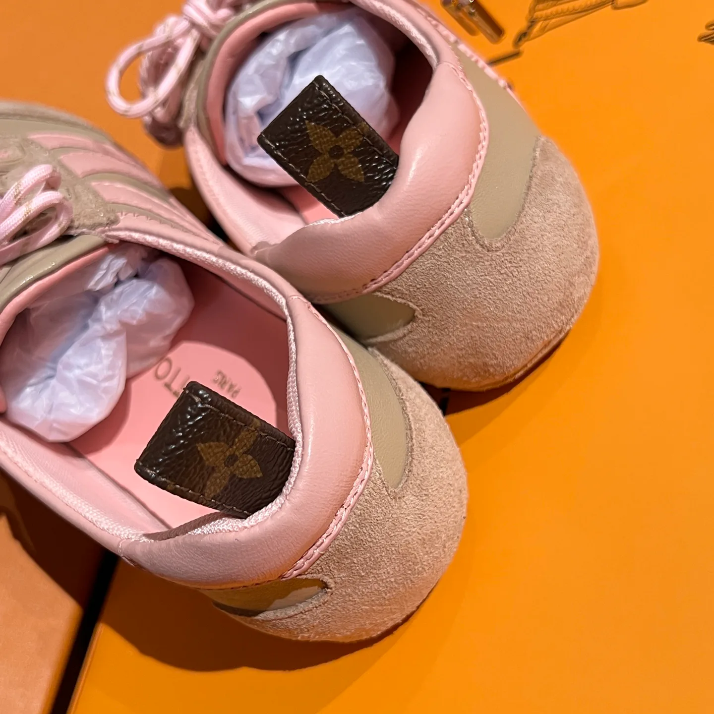 Women's Sneakers LOUIS VUITTON 18194164