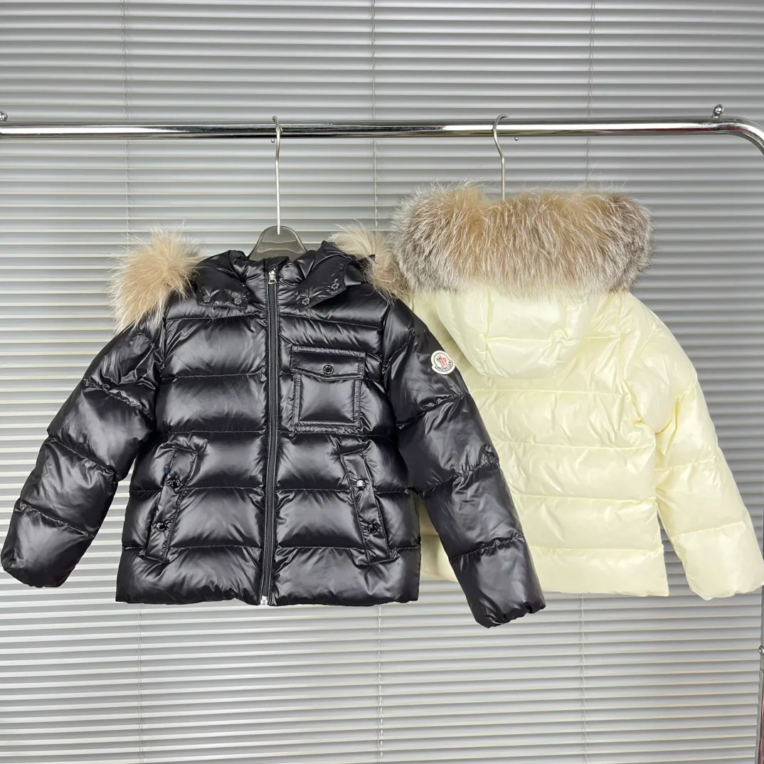 Women's Jackets And Down Jackets MONCLER 17912626