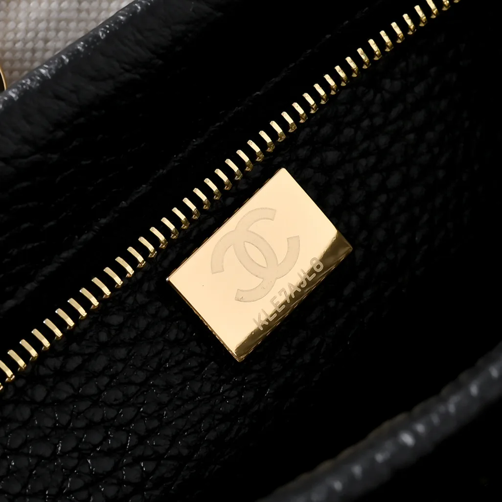 Women's Classic Handbags CHANEL 18147805