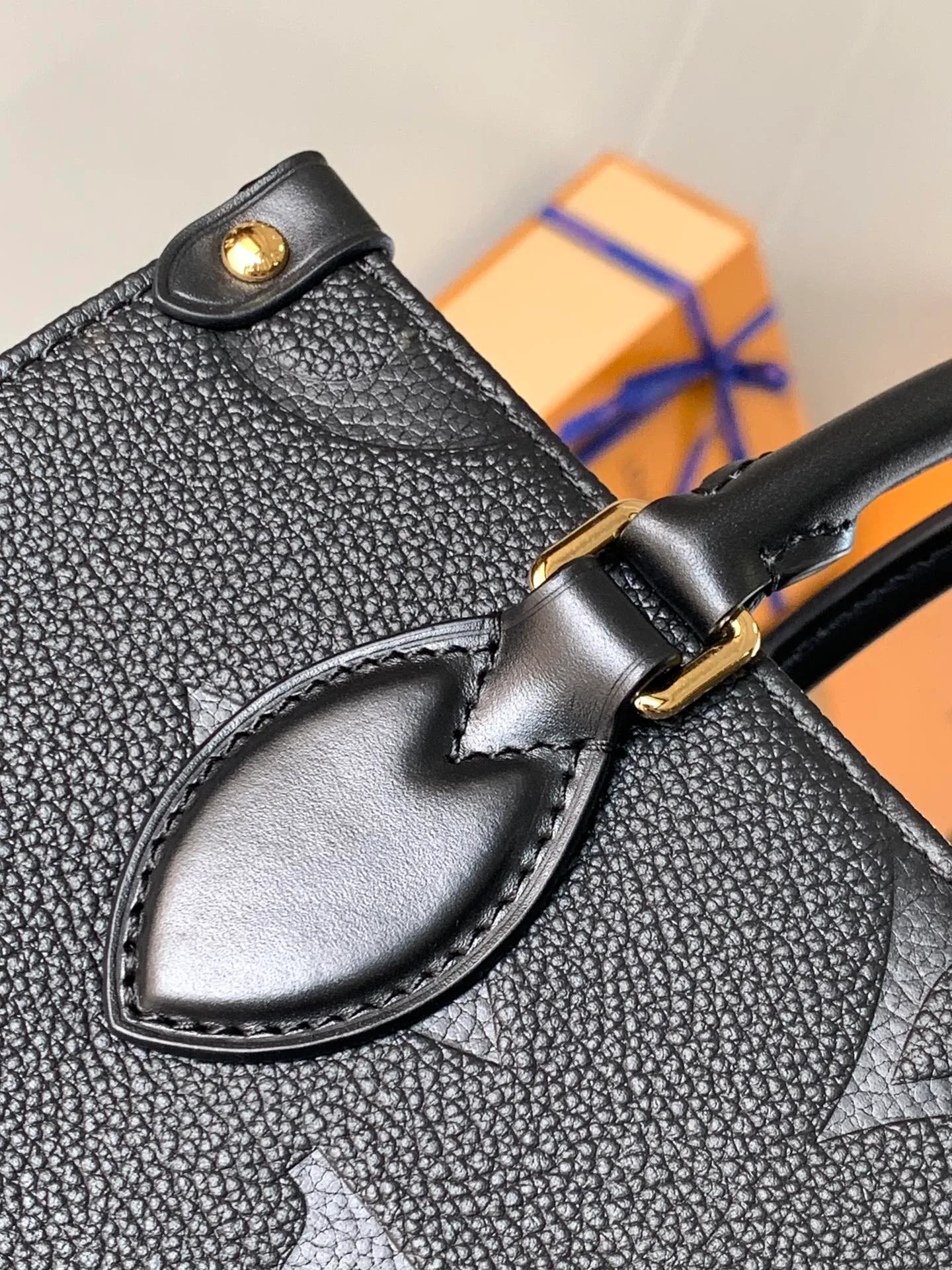 Women's Classic Handbags LOUIS VUITTON 18148122