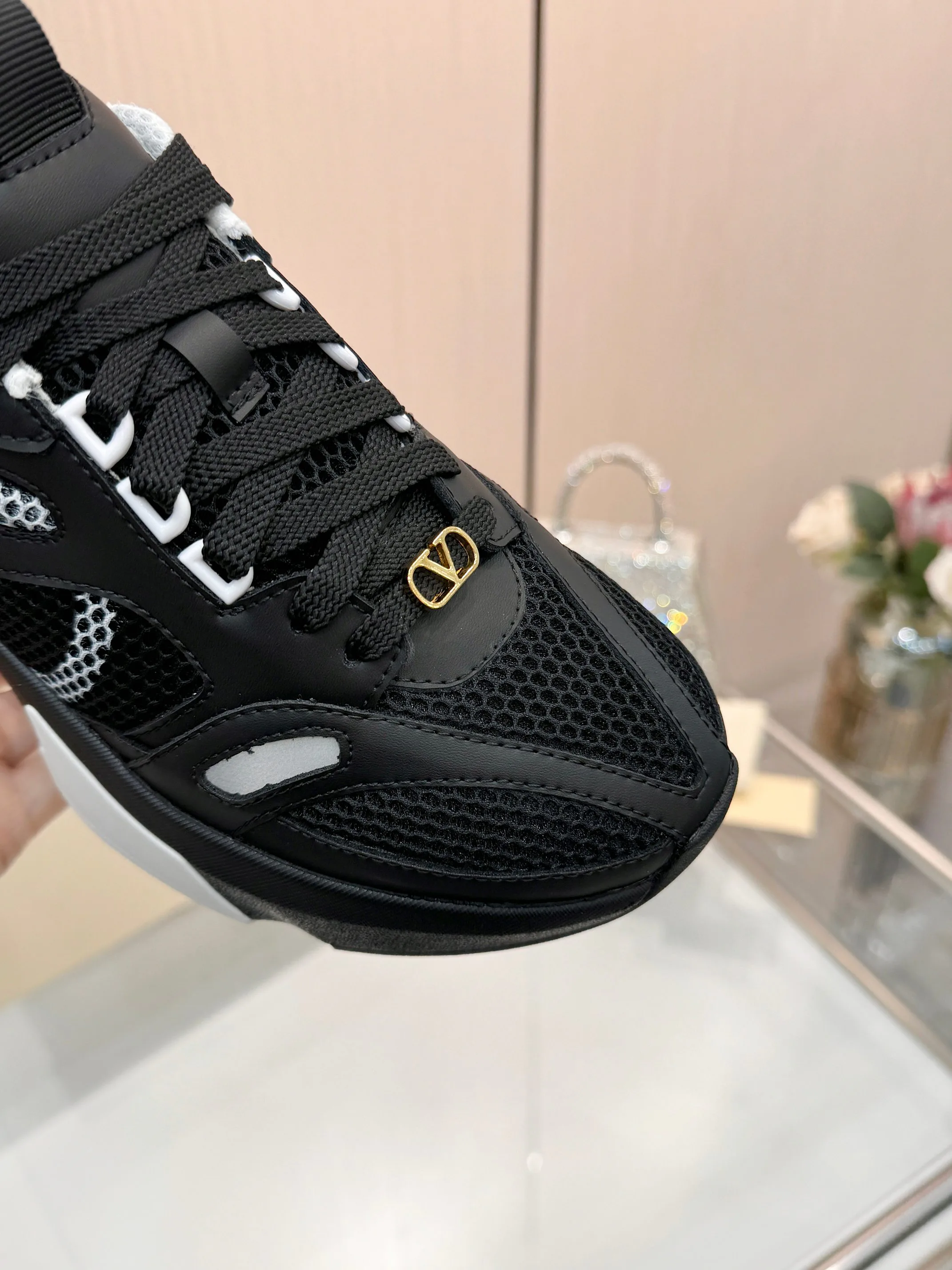 Men's Sneakers VALENTINO 17037991