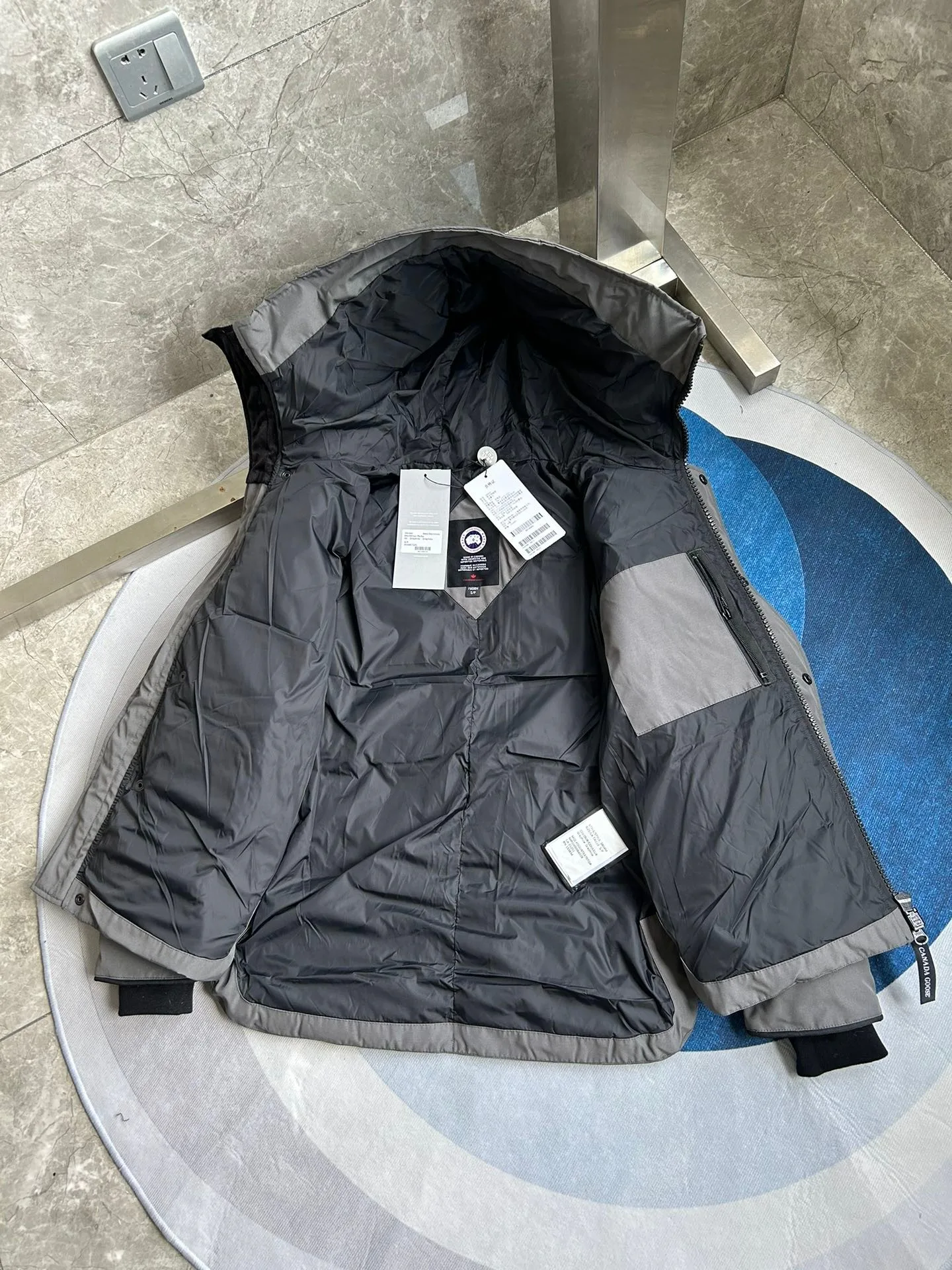 Women's Jackets And Down Jackets CANADA GOOSE 18111611